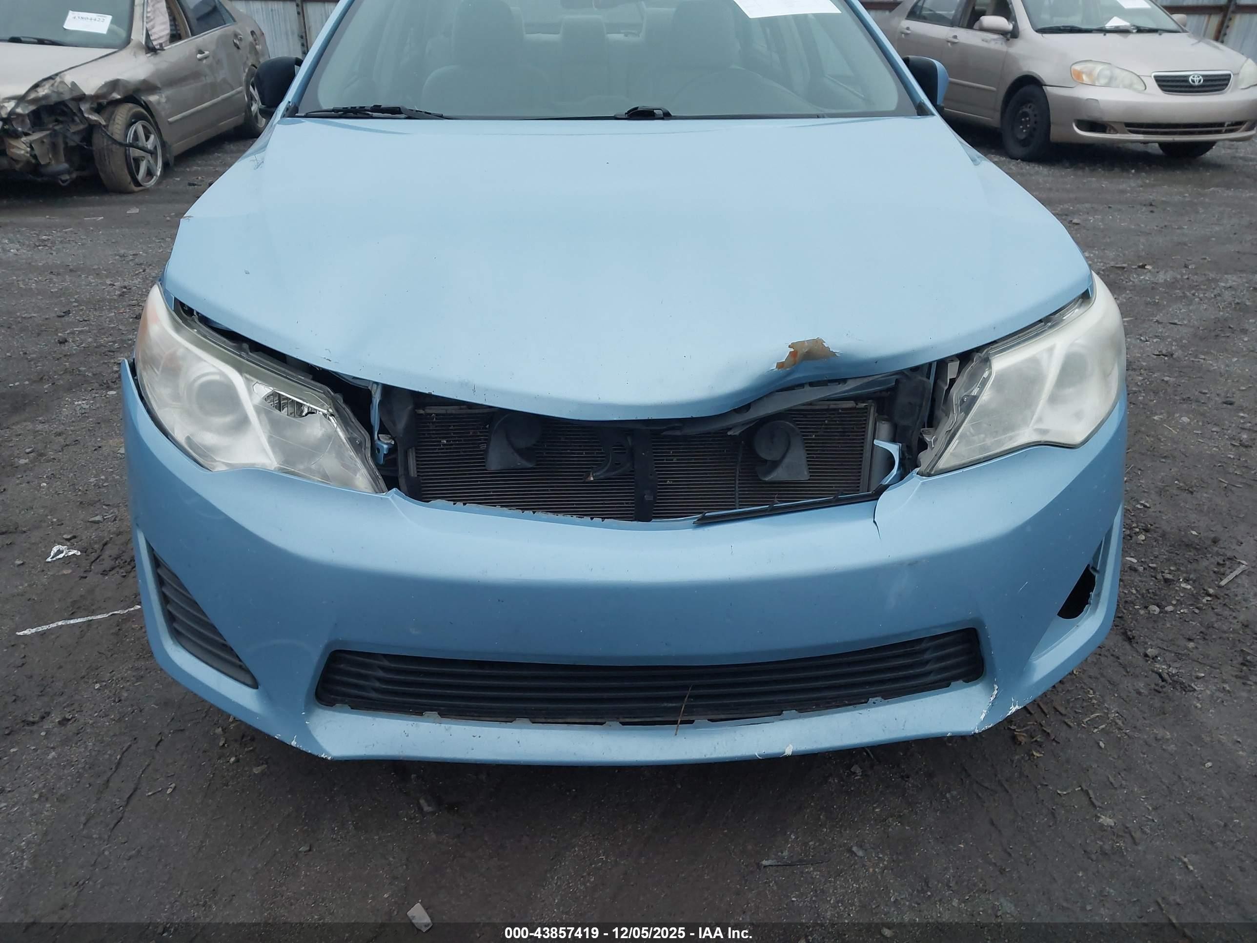 2013 Toyota Camry Le Blue vin: 4T4BF1FK2DR290442