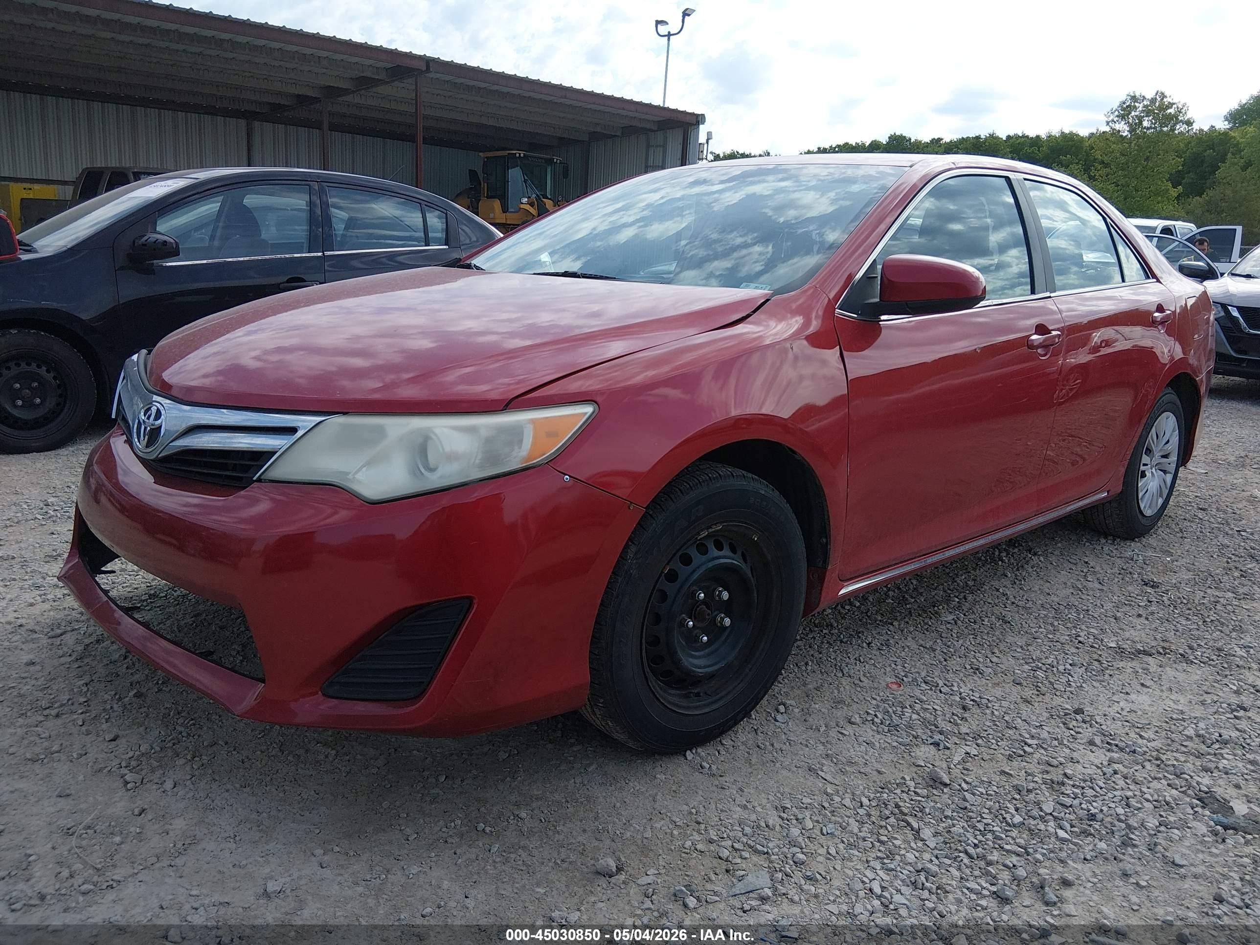 2013 Toyota Camry Le Red vin: 4T4BF1FK2DR298556