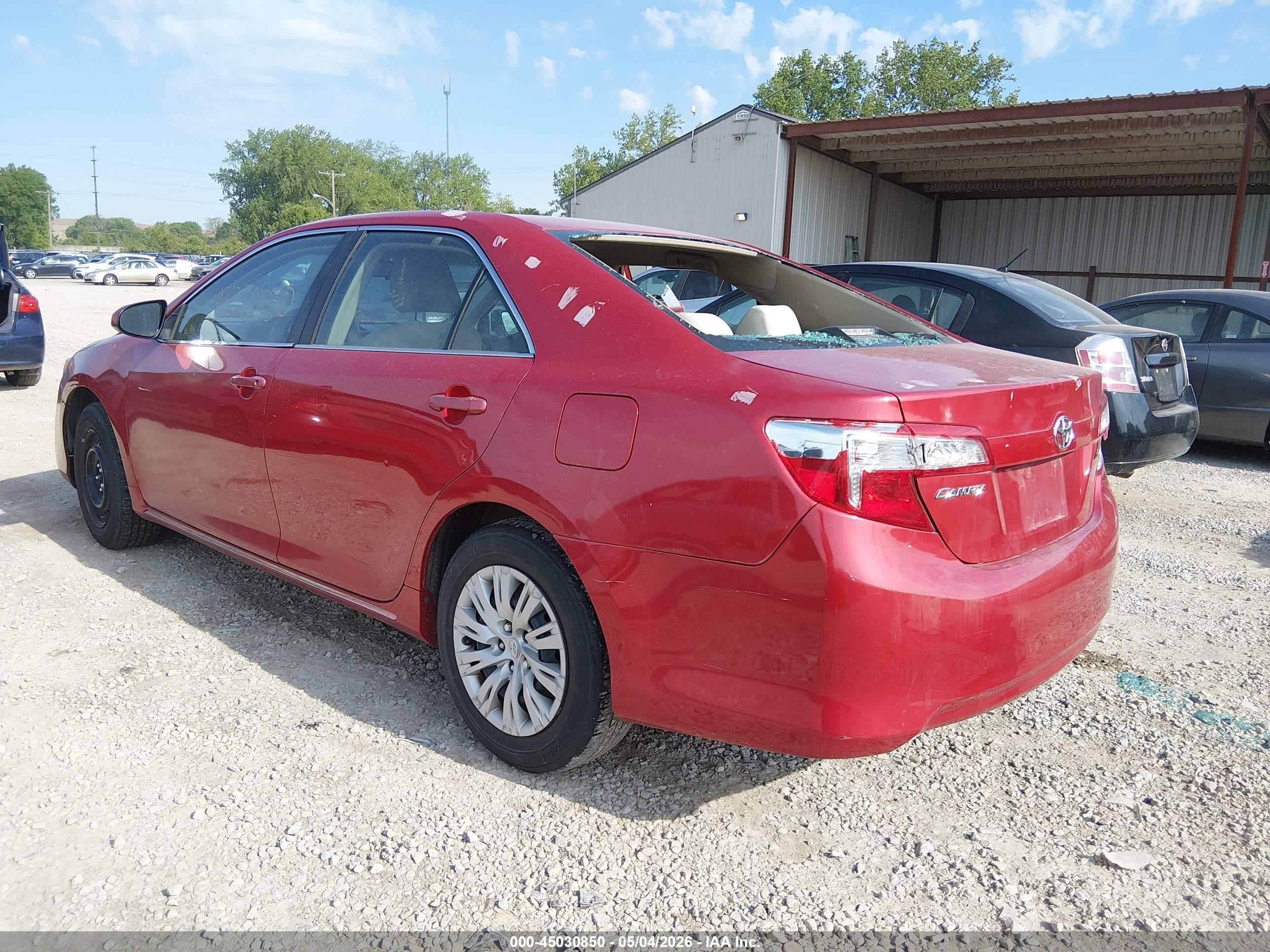 2013 Toyota Camry Le Red vin: 4T4BF1FK2DR298556