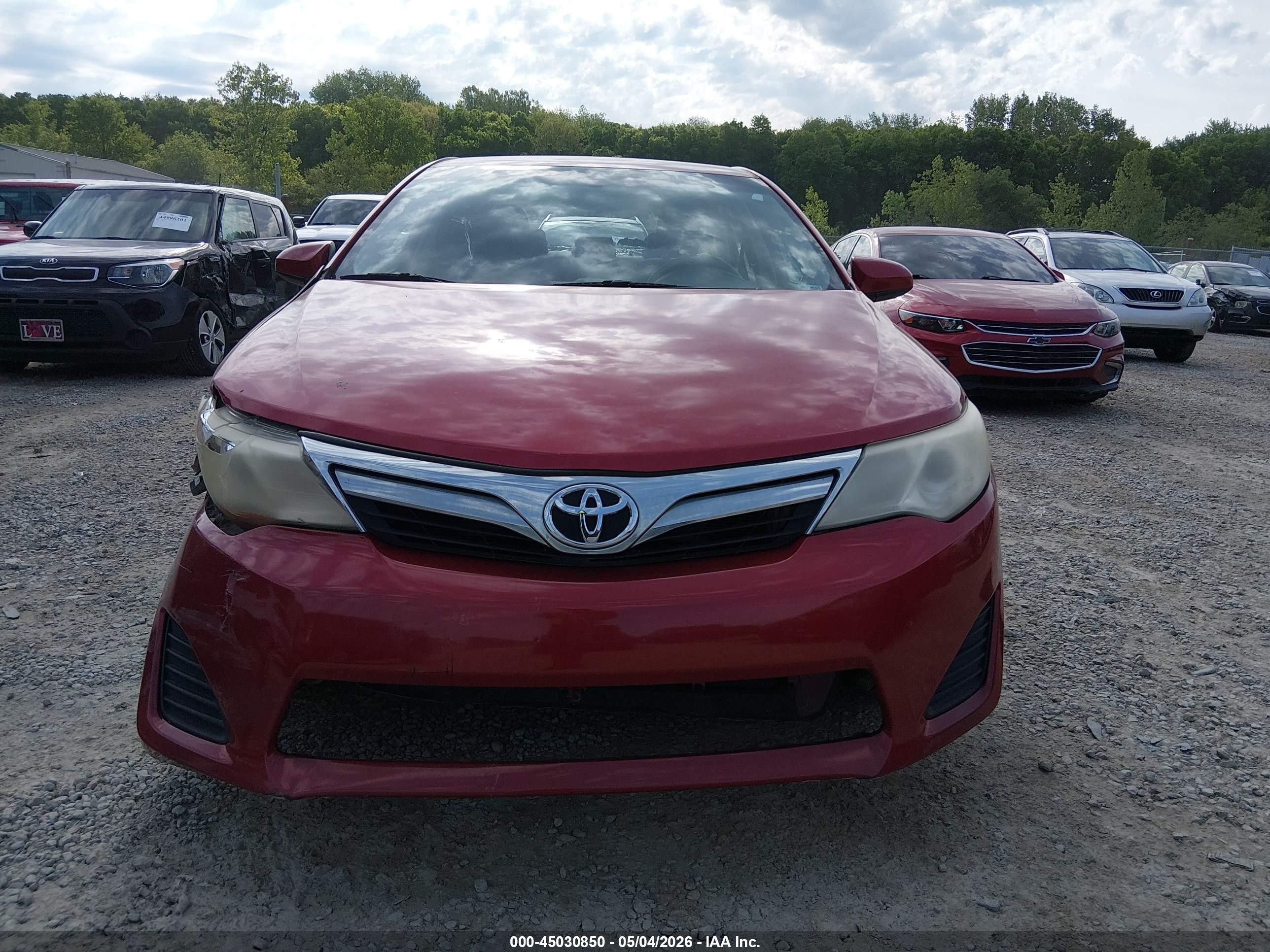 2013 Toyota Camry Le Red vin: 4T4BF1FK2DR298556