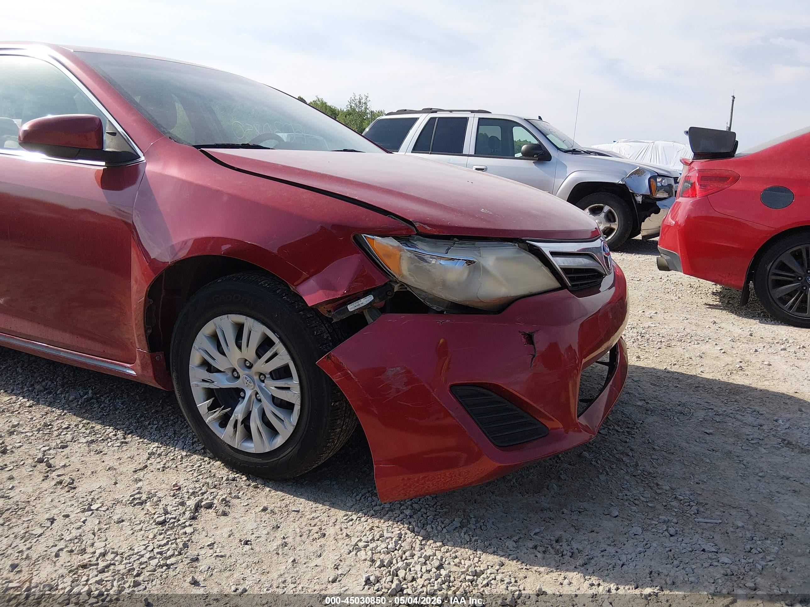 2013 Toyota Camry Le Red vin: 4T4BF1FK2DR298556