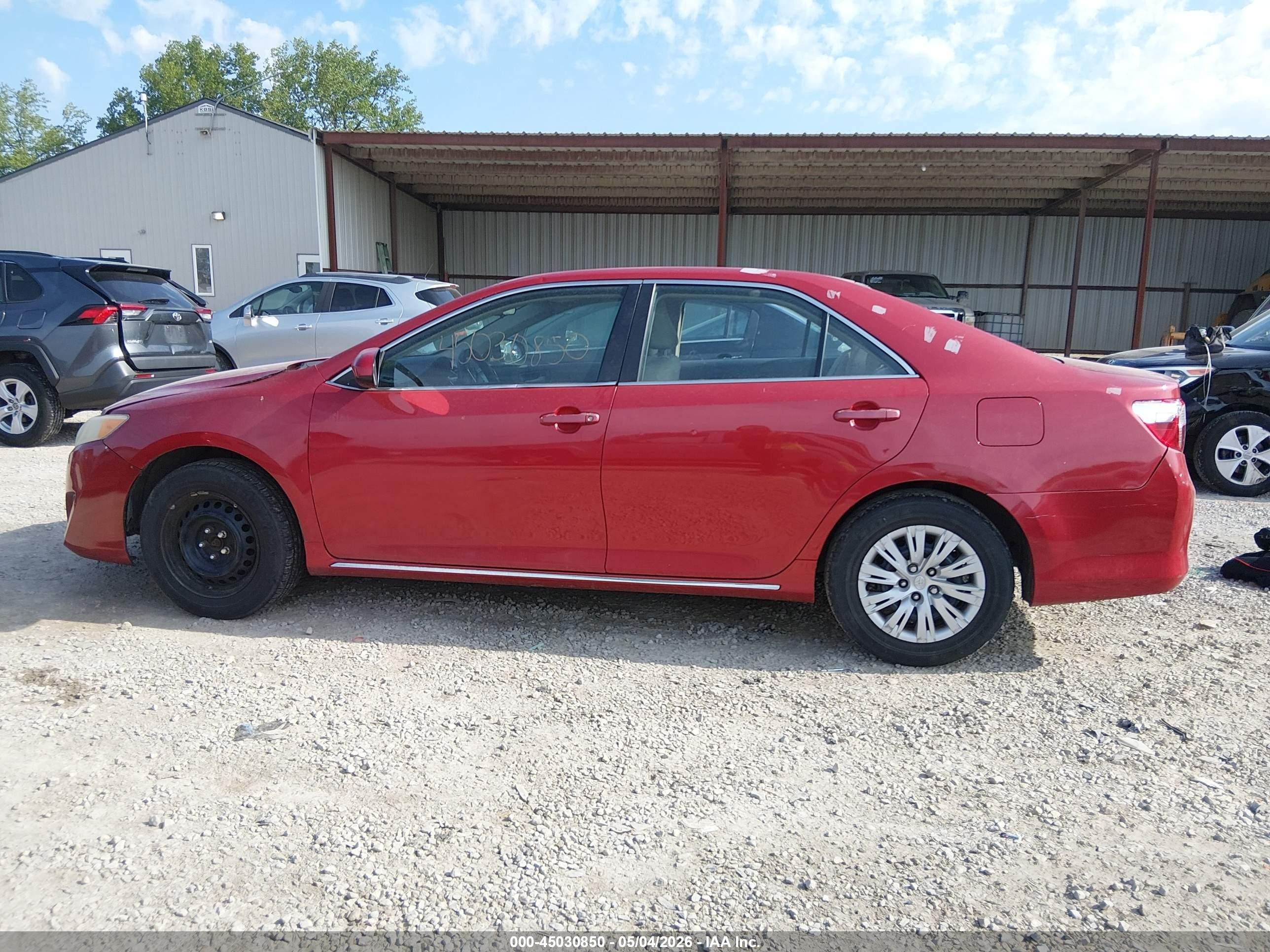 2013 Toyota Camry Le Red vin: 4T4BF1FK2DR298556