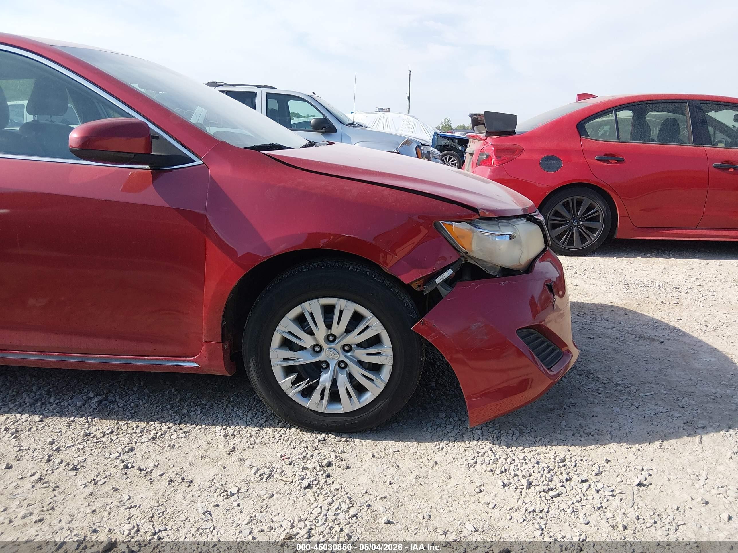 2013 Toyota Camry Le Red vin: 4T4BF1FK2DR298556
