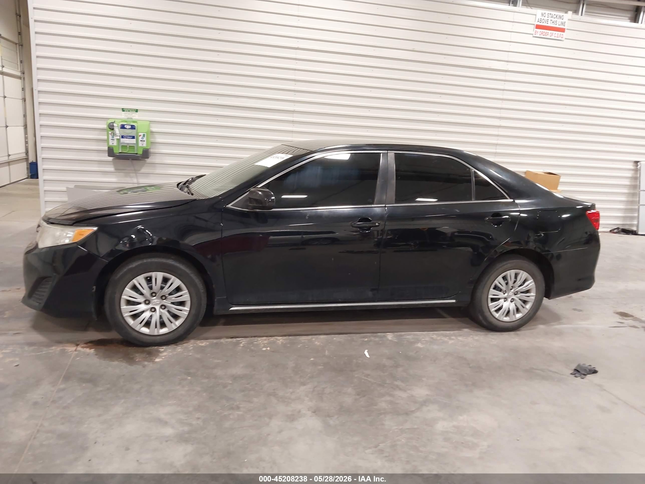 2014 Toyota Camry Le Black vin: 4T4BF1FK2ER337633
