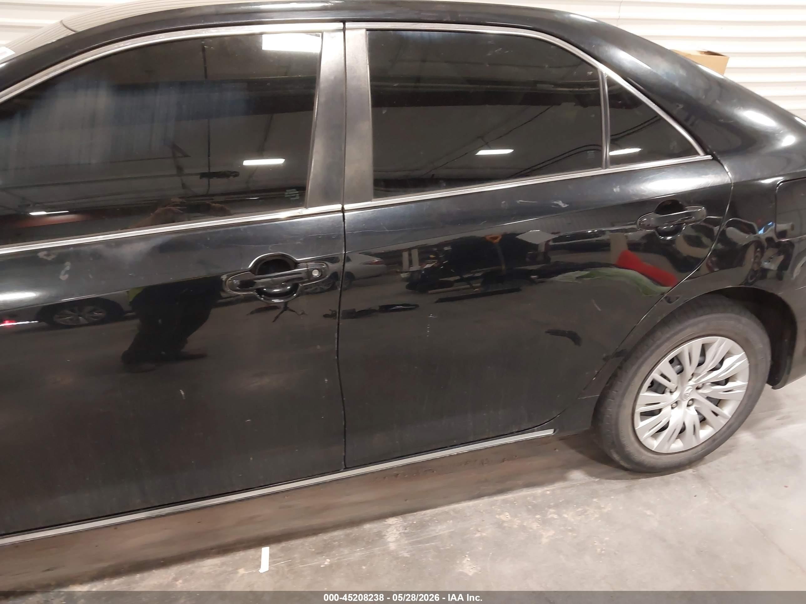 2014 Toyota Camry Le Black vin: 4T4BF1FK2ER337633