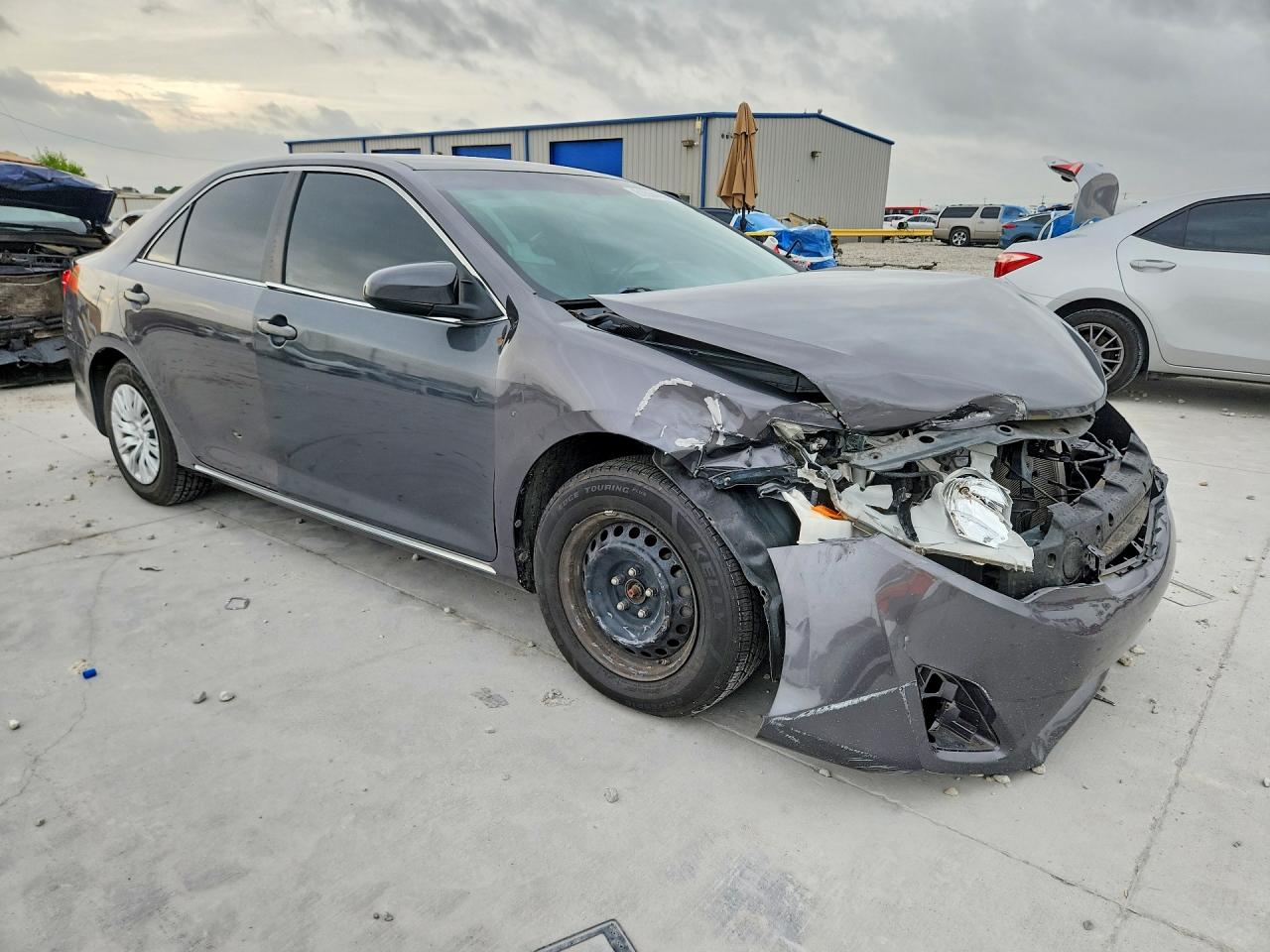 2014 Toyota Camry Le Gray vin: 4T4BF1FK2ER339625