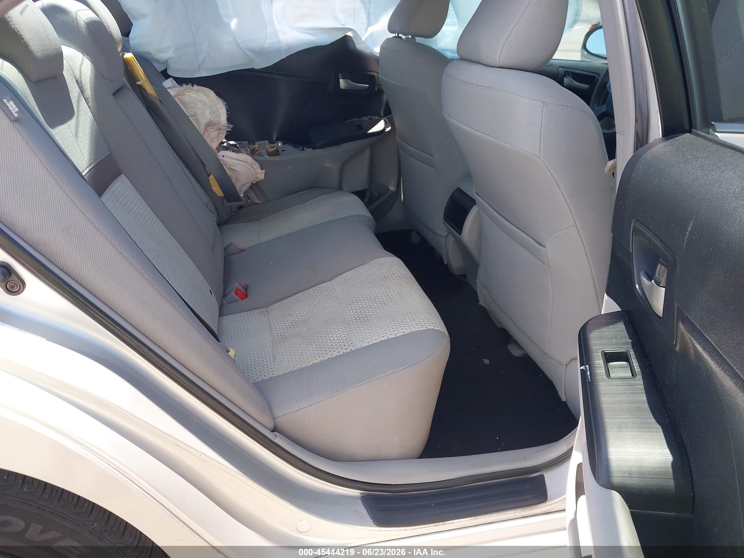 2014 Toyota Camry Le Silver vin: 4T4BF1FK2ER343044