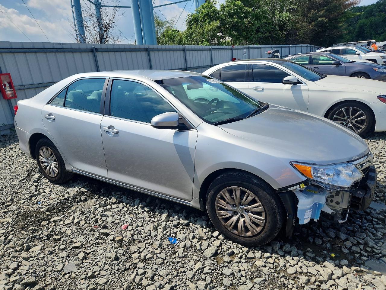 2014 Toyota Camry Le Silver vin: 4T4BF1FK2ER343867