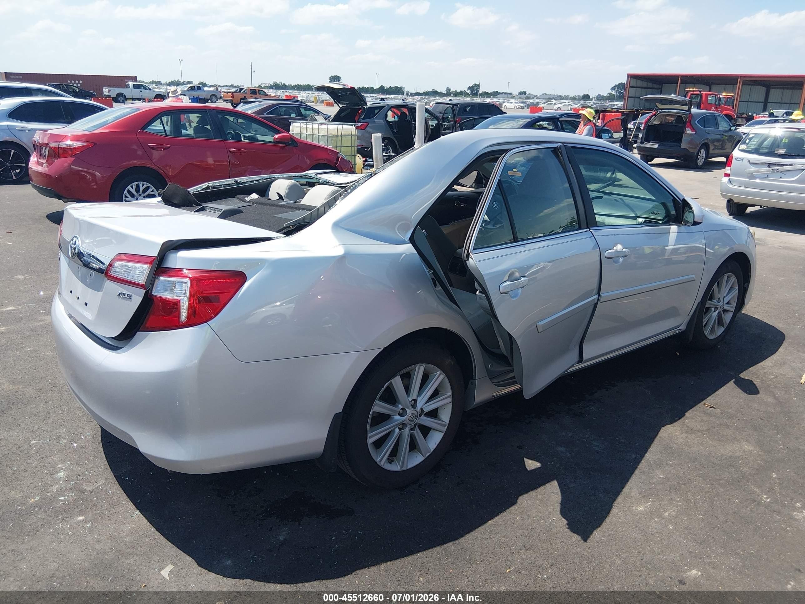 2014 Toyota Camry Xle Silver vin: 4T4BF1FK2ER351418
