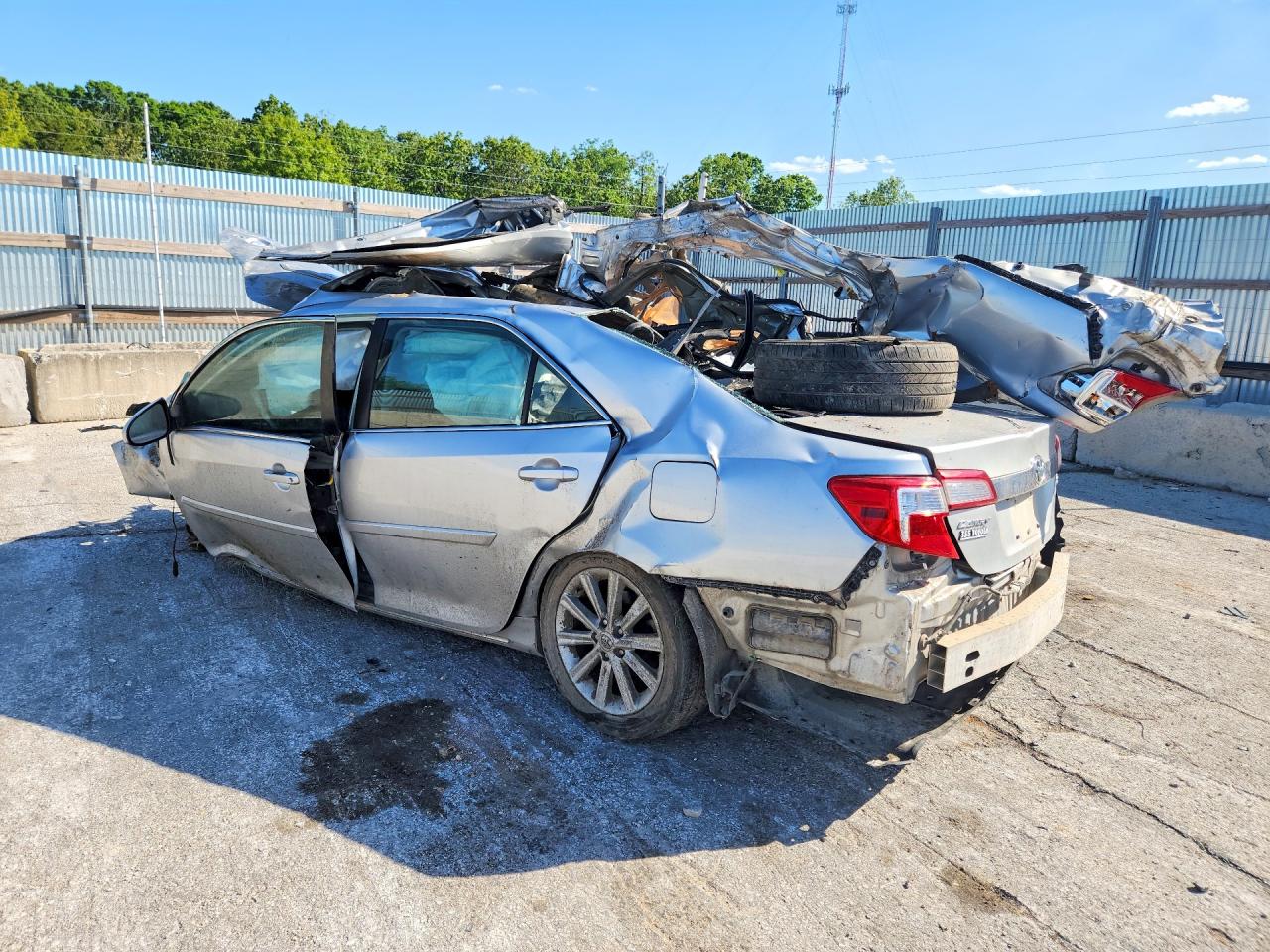 2014 Toyota Camry Xle Silver vin: 4T4BF1FK2ER361169