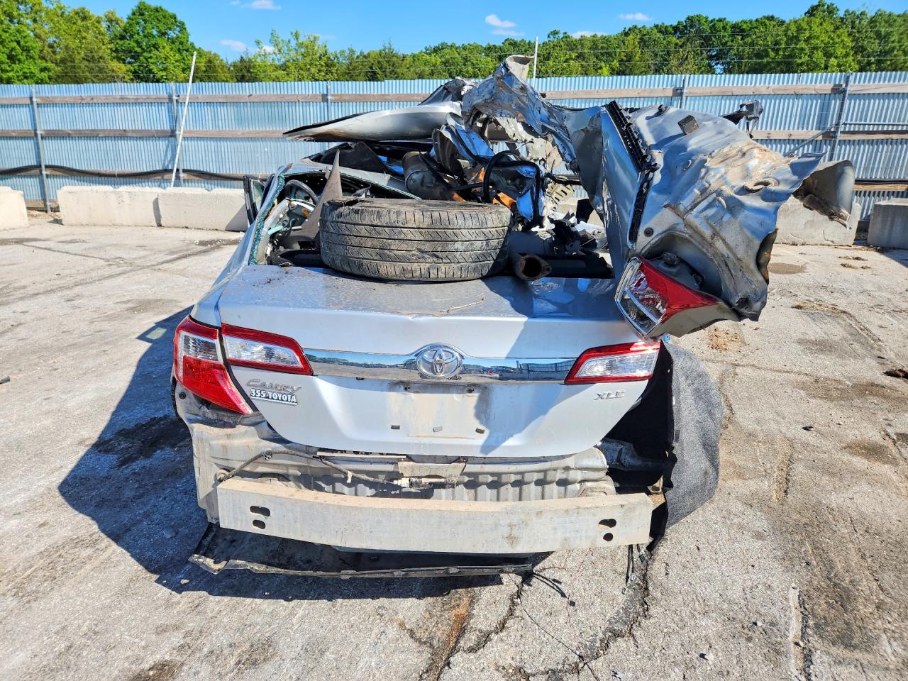 2014 Toyota Camry Xle Silver vin: 4T4BF1FK2ER361169