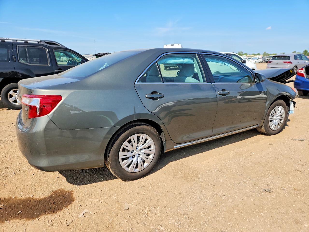 2014 Toyota Camry Le Gray vin: 4T4BF1FK2ER379137