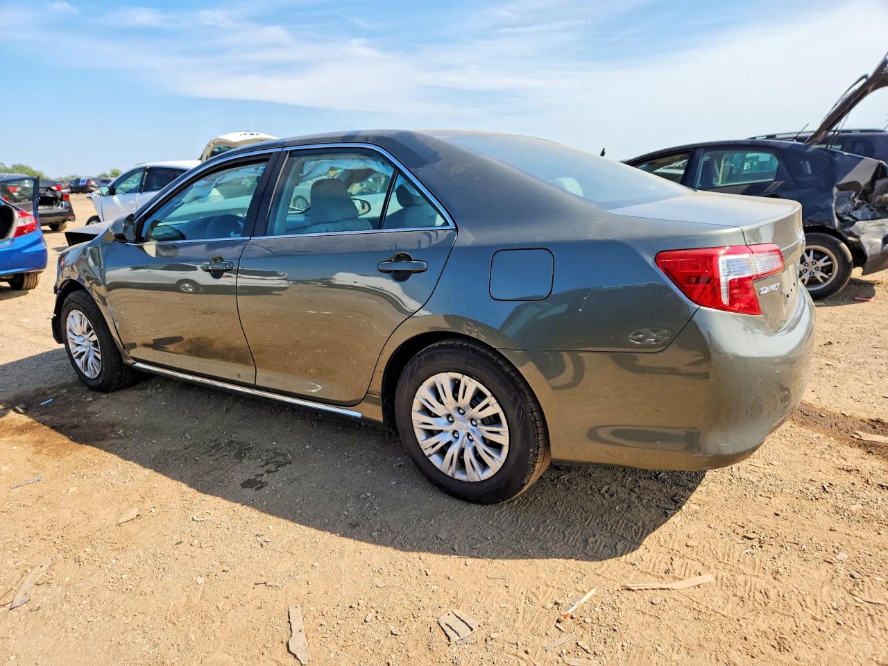 2014 Toyota Camry Le Gray vin: 4T4BF1FK2ER379137