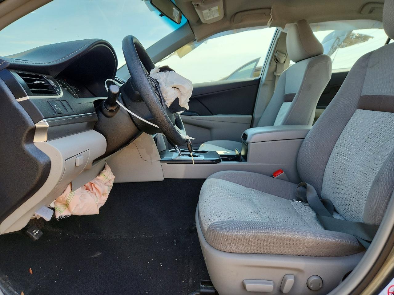 2014 Toyota Camry Le Gray vin: 4T4BF1FK2ER379137