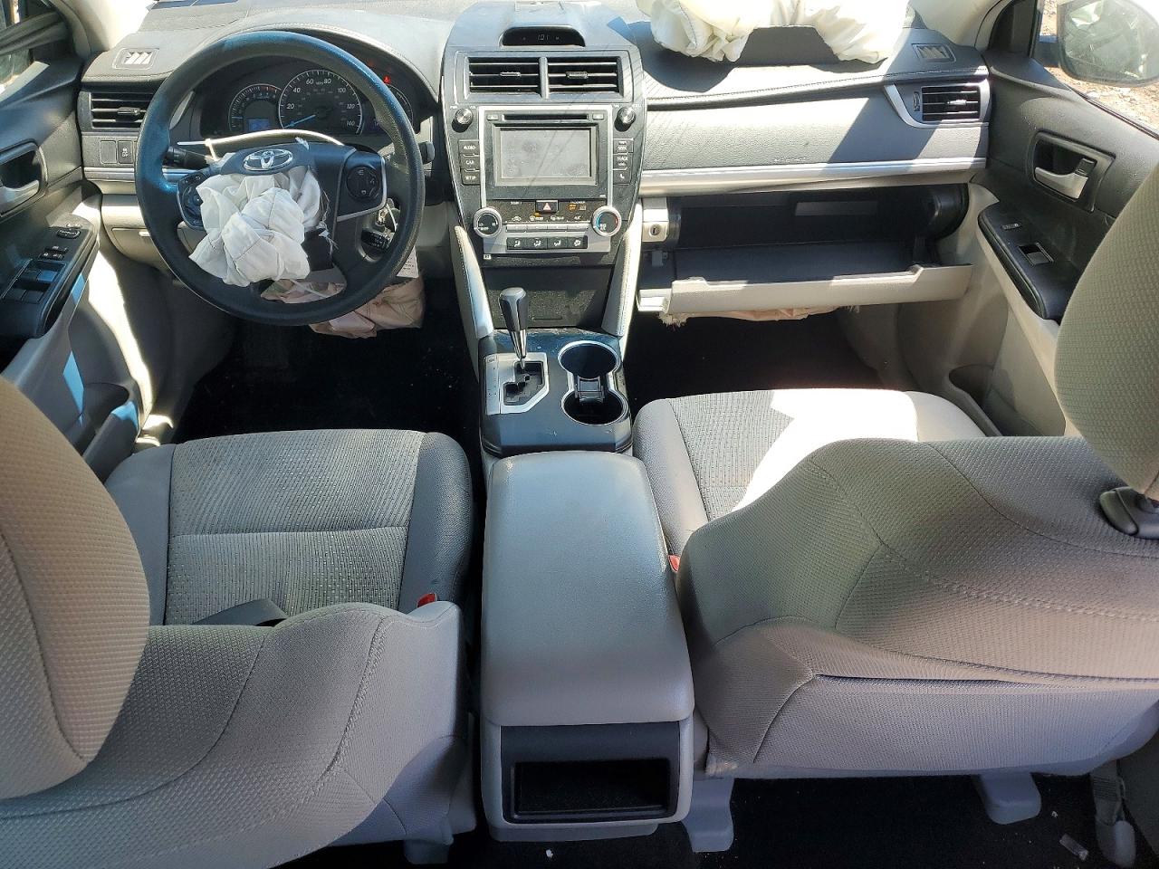 2014 Toyota Camry L Silver vin: 4T4BF1FK2ER379266