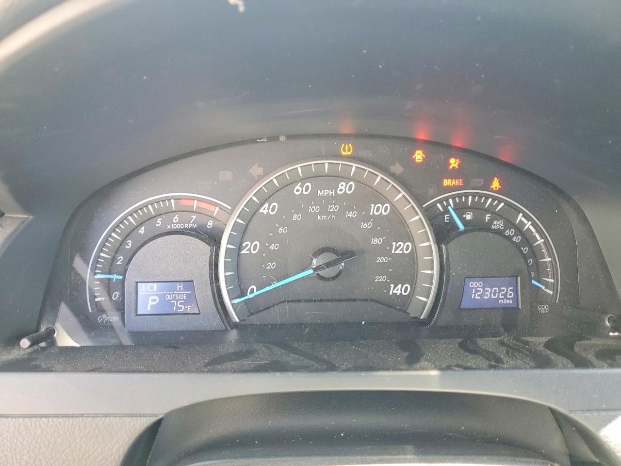 2014 Toyota Camry L Silver vin: 4T4BF1FK2ER379266