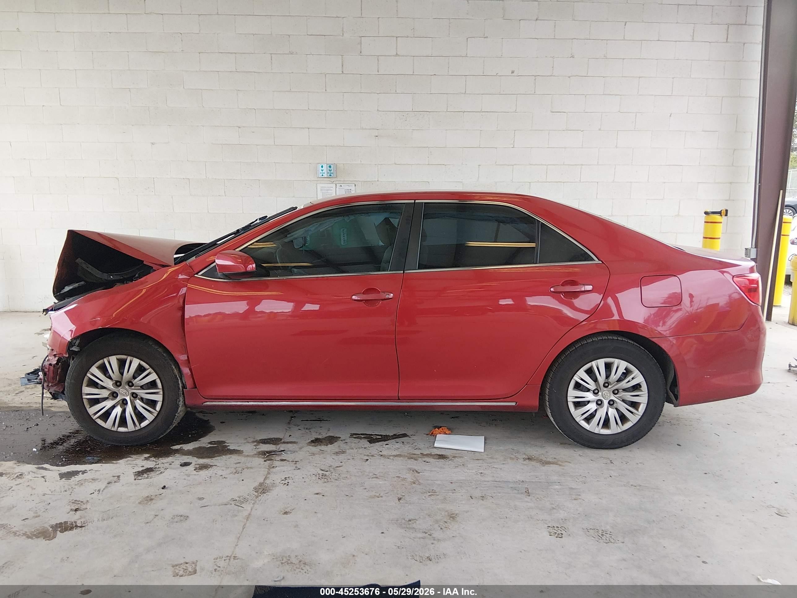 2014 Toyota Camry Le Red vin: 4T4BF1FK2ER389389