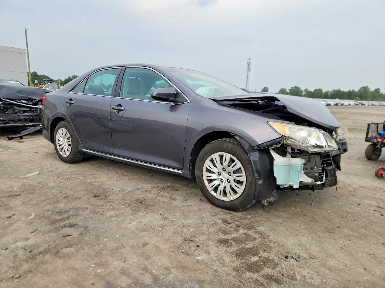 2014 Toyota Camry Le Gray vin: 4T4BF1FK2ER393975
