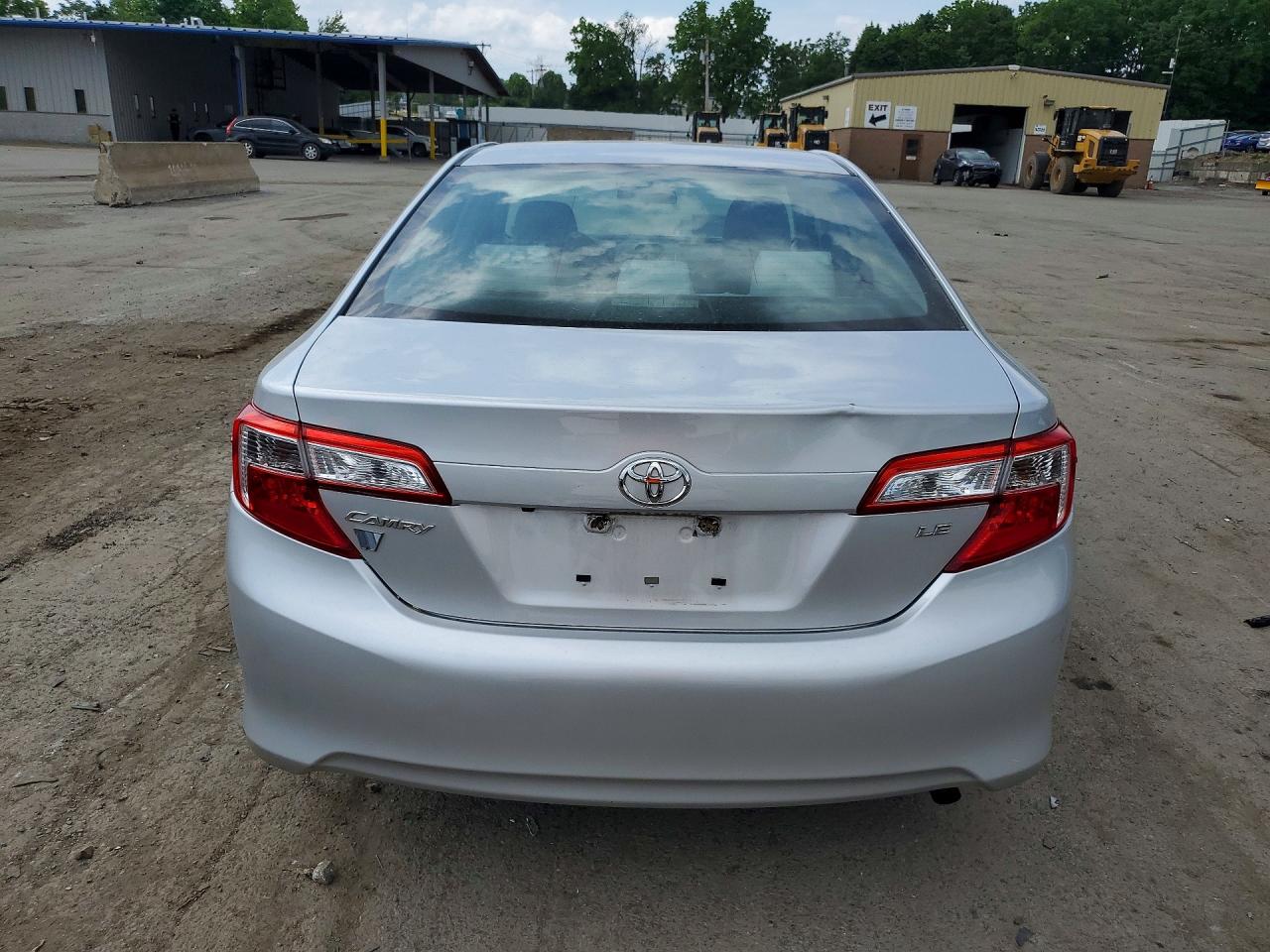 2014 Toyota Camry Le Silver vin: 4T4BF1FK2ER401718