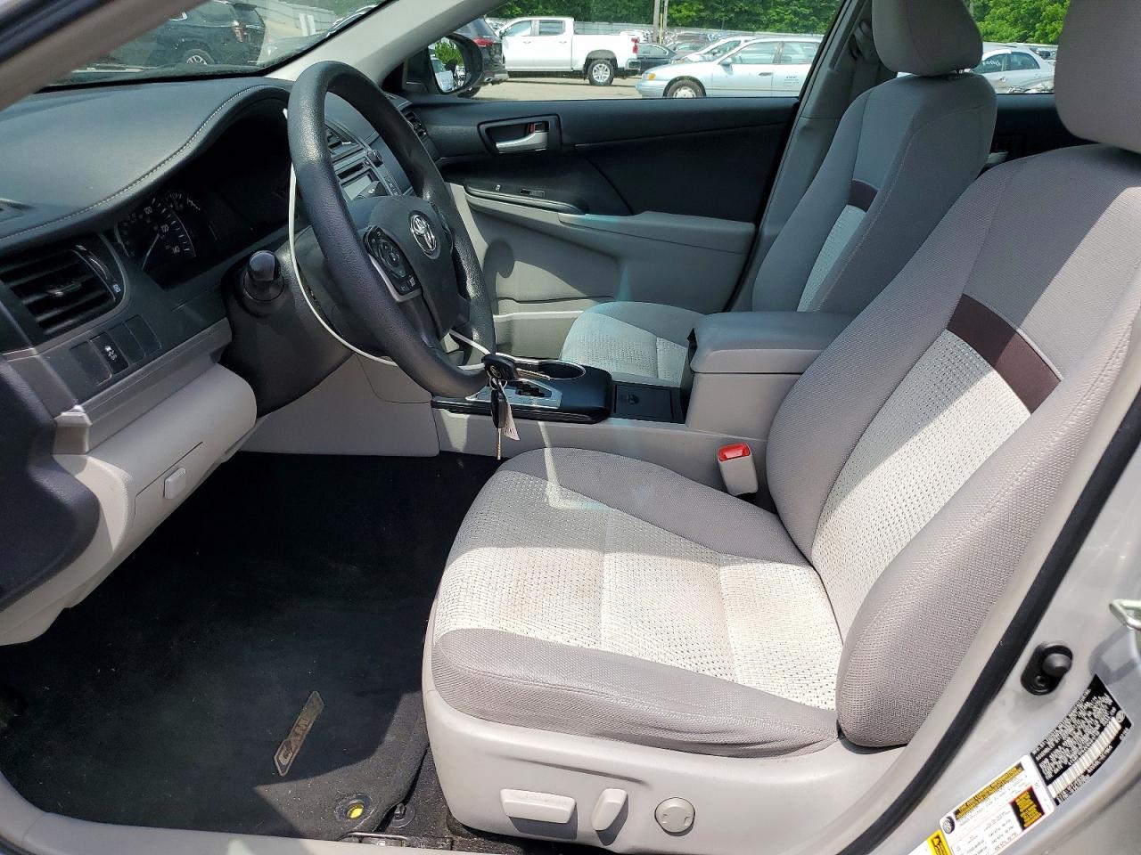 2014 Toyota Camry Le Silver vin: 4T4BF1FK2ER401718