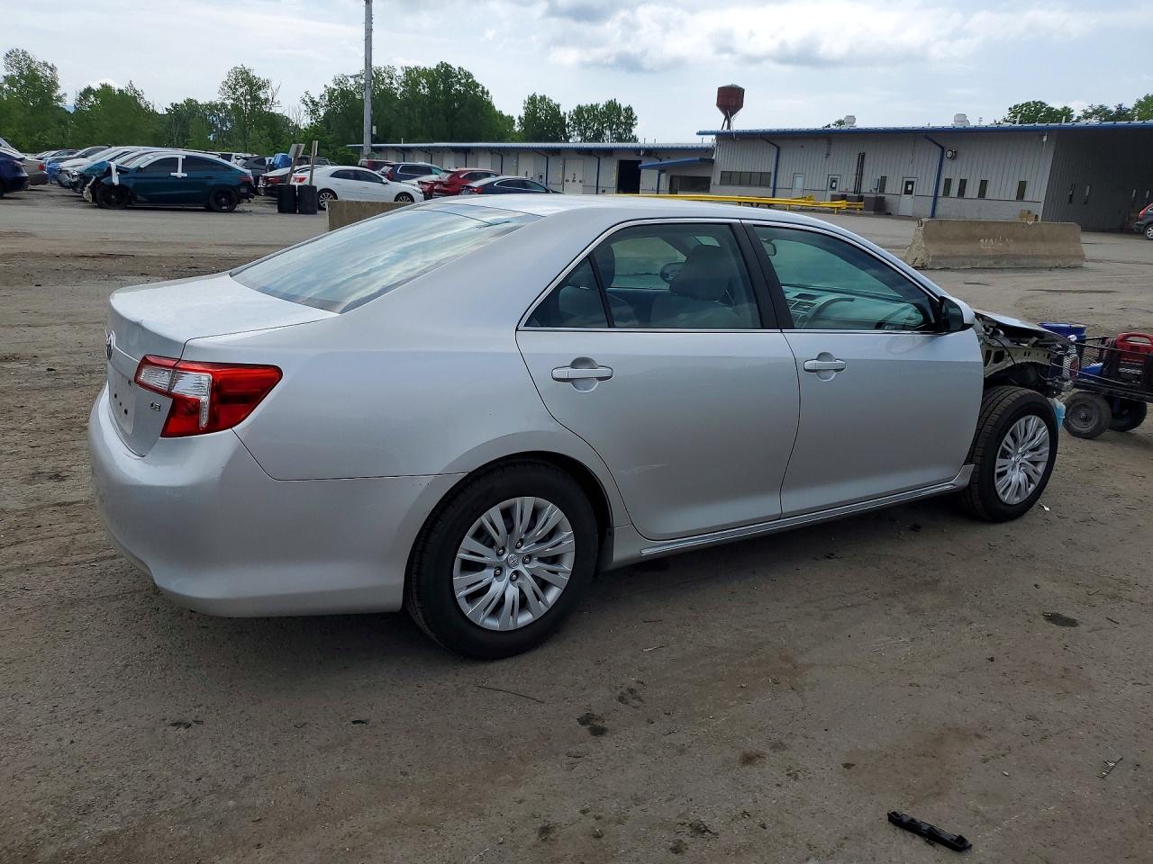 2014 Toyota Camry Le Silver vin: 4T4BF1FK2ER401718