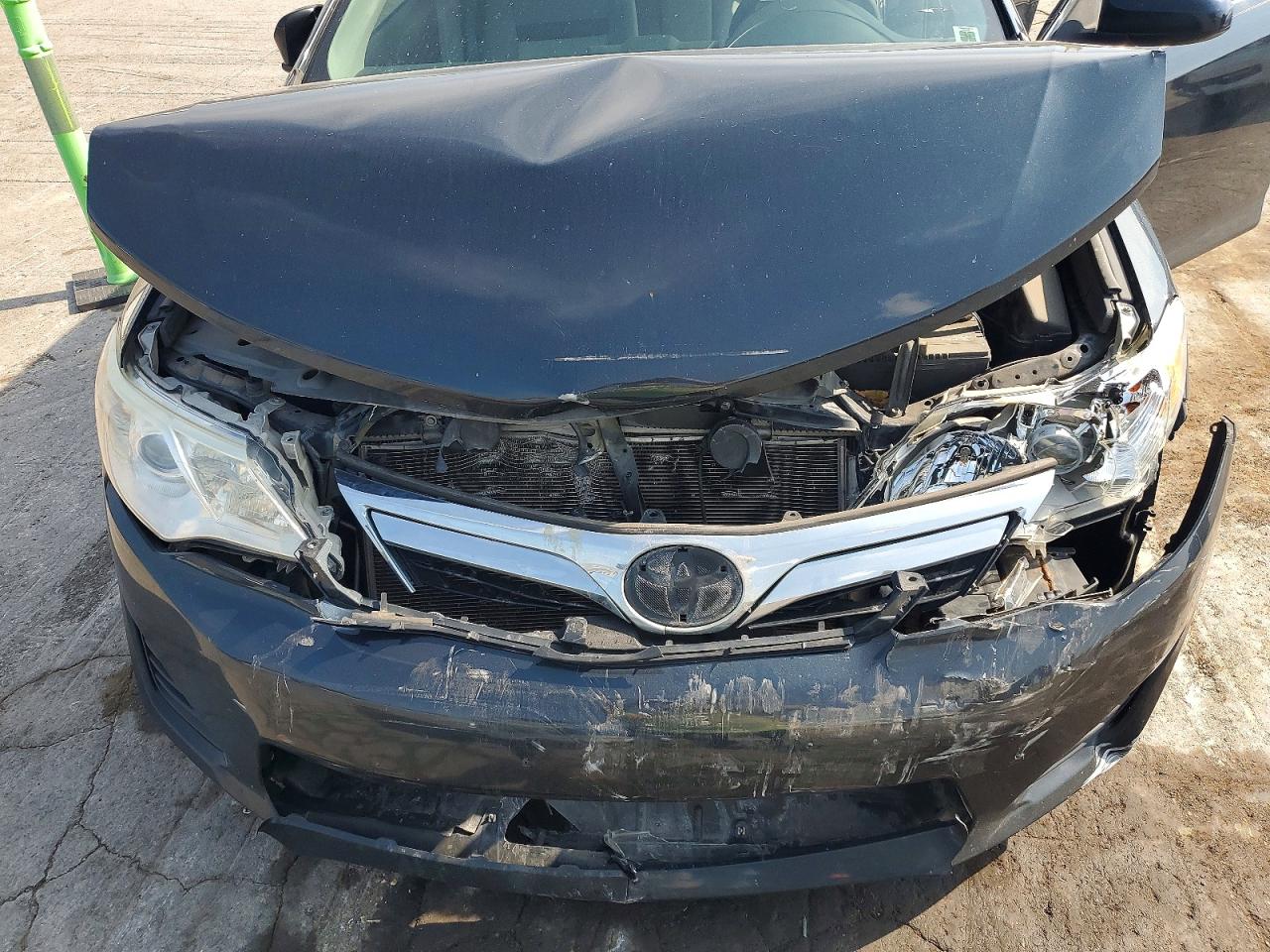 2014 Toyota Camry Le Серый vin: 4T4BF1FK2ER407017