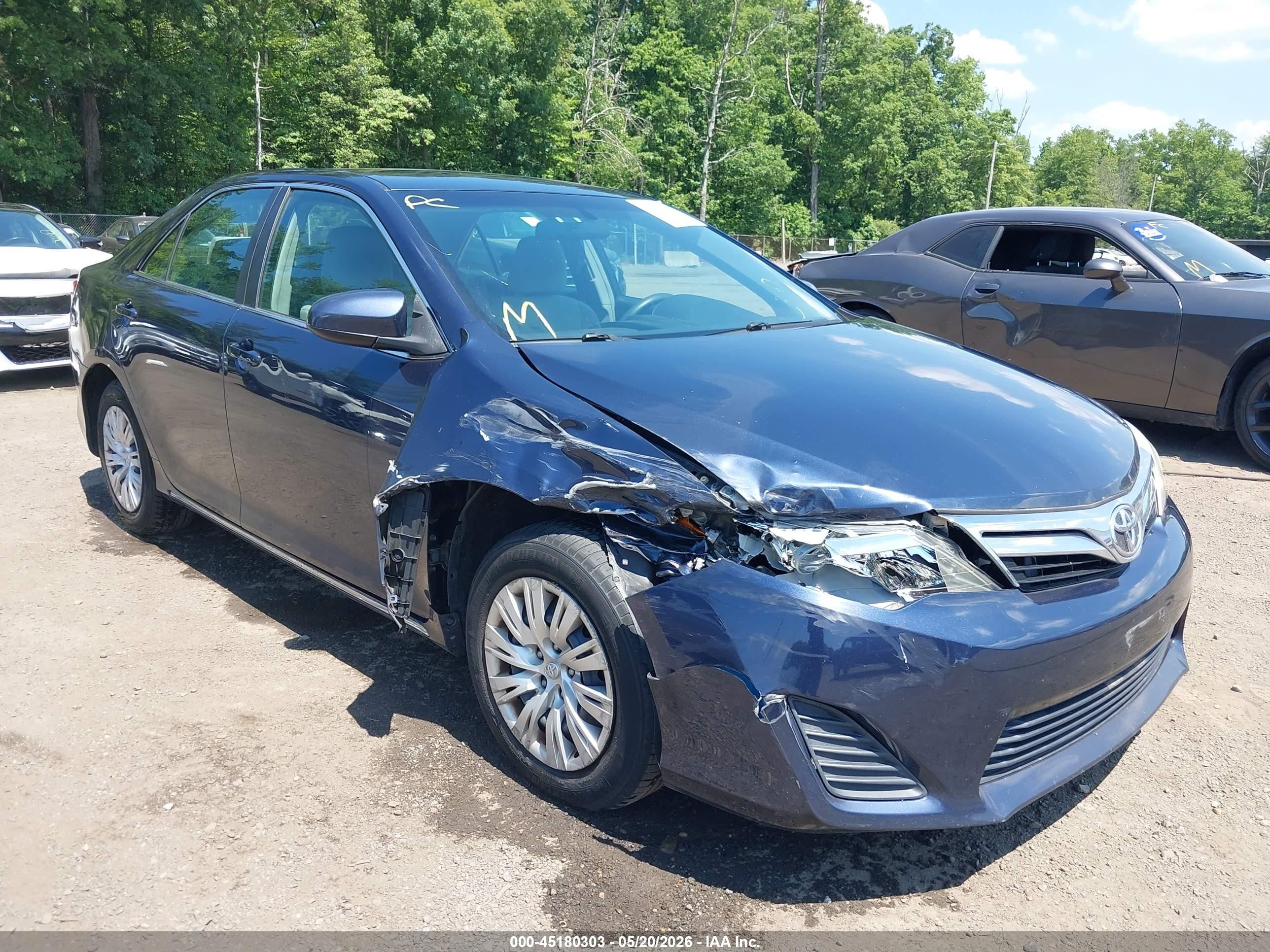 2014 Toyota Camry Le Синий vin: 4T4BF1FK2ER411682