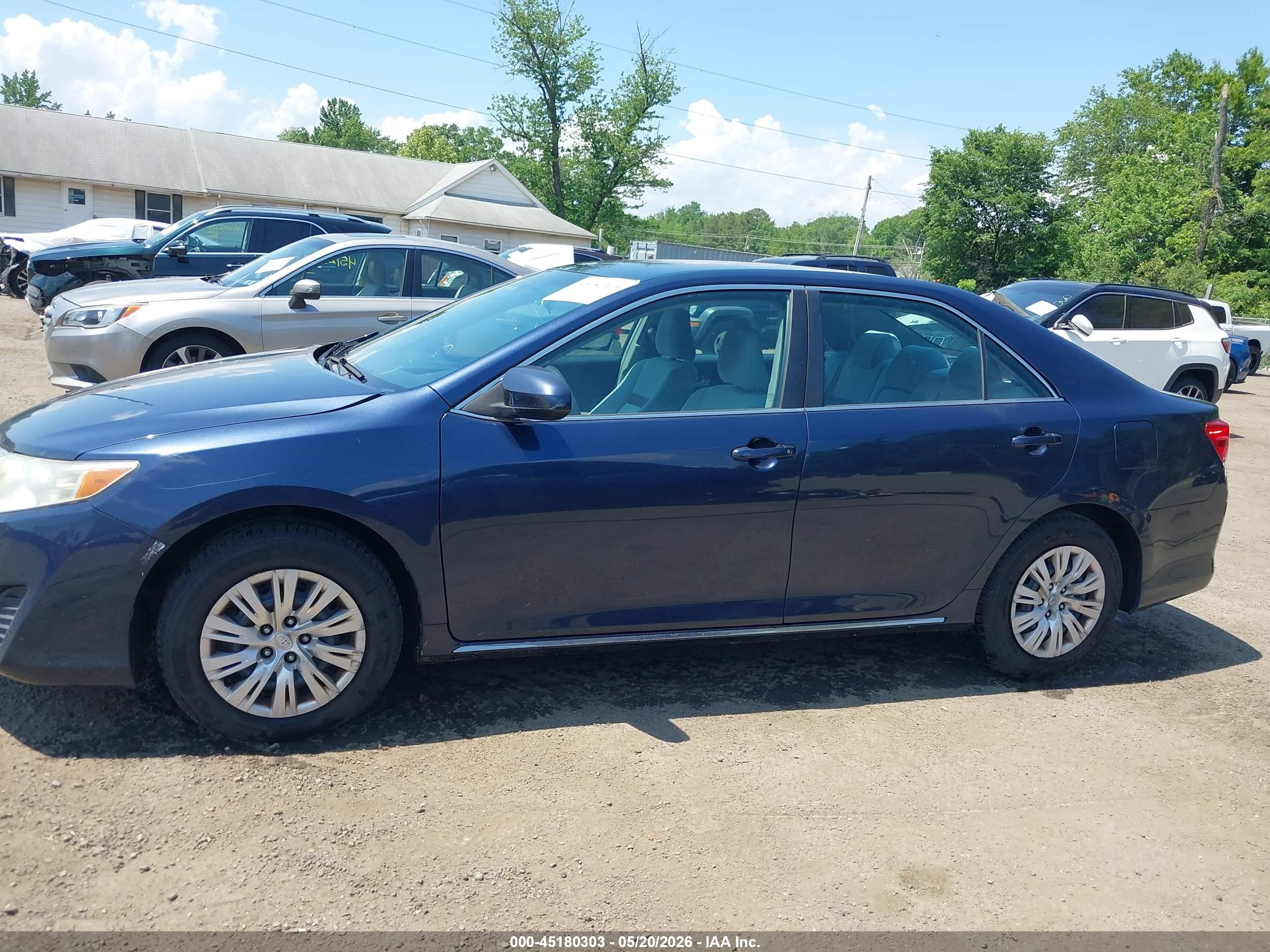 2014 Toyota Camry Le Синий vin: 4T4BF1FK2ER411682