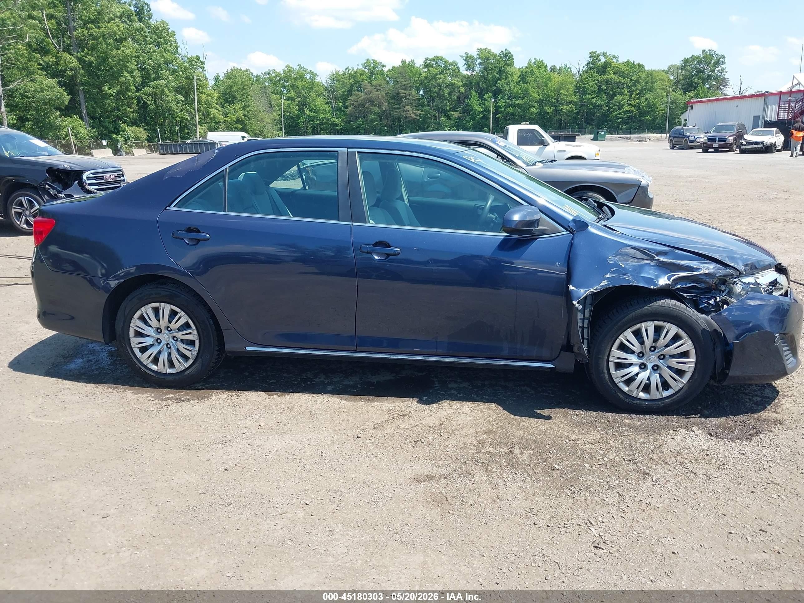 2014 Toyota Camry Le Синий vin: 4T4BF1FK2ER411682