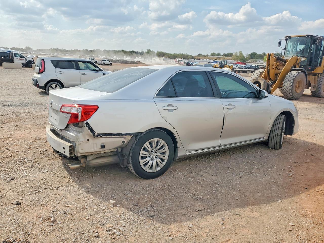 2014 Toyota Camry Le Silver vin: 4T4BF1FK2ER416624
