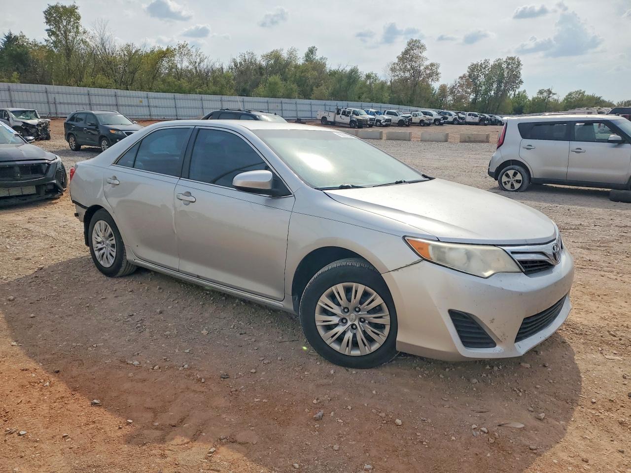 2014 Toyota Camry Le Silver vin: 4T4BF1FK2ER416624