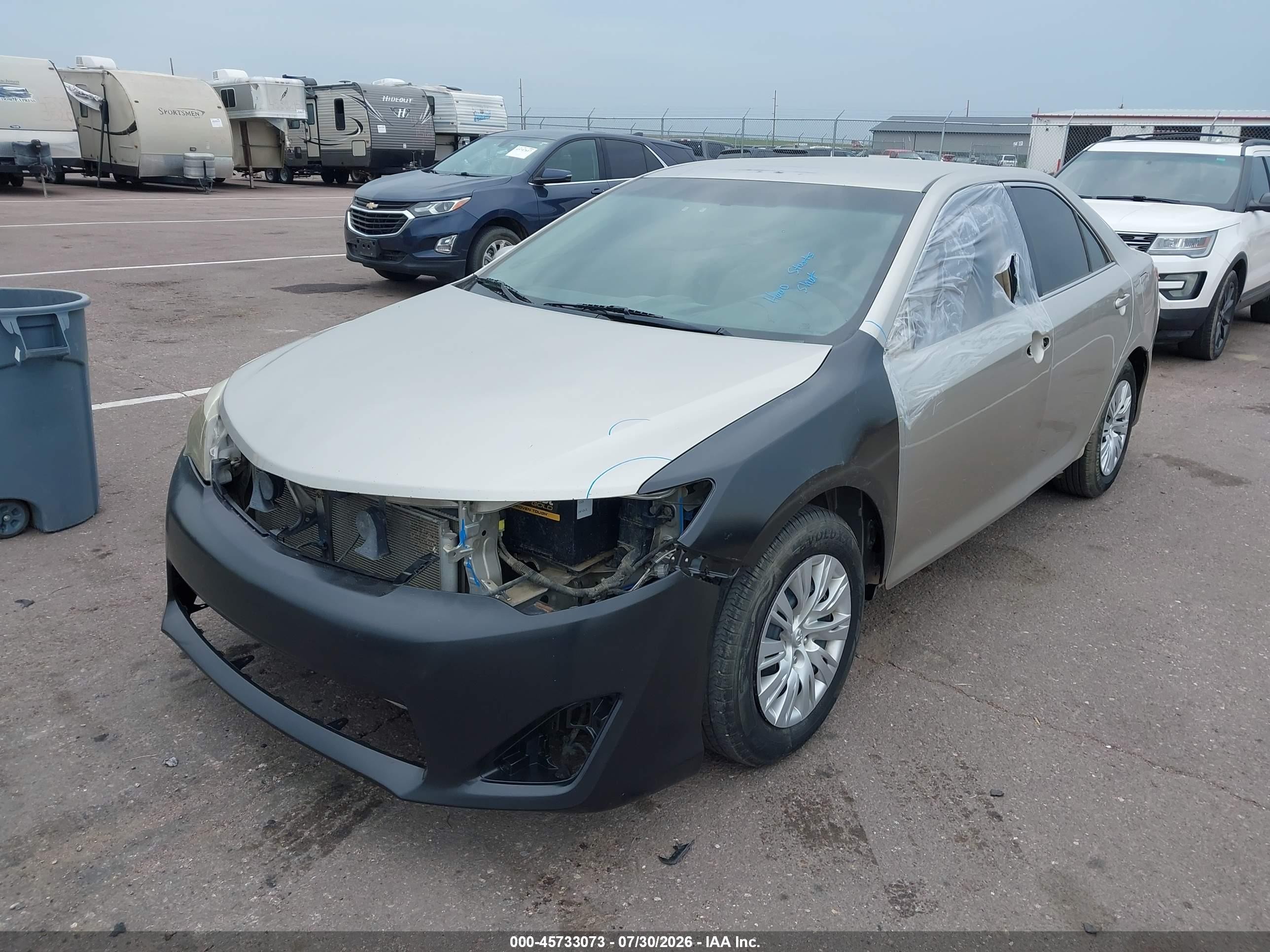 2014 Toyota Camry Le Золотой vin: 4T4BF1FK2ER426988
