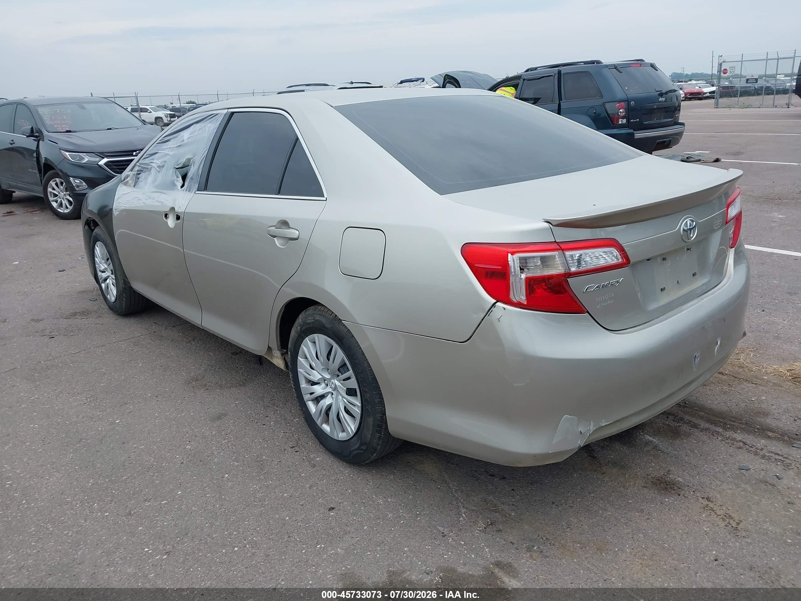 2014 Toyota Camry Le Золотой vin: 4T4BF1FK2ER426988