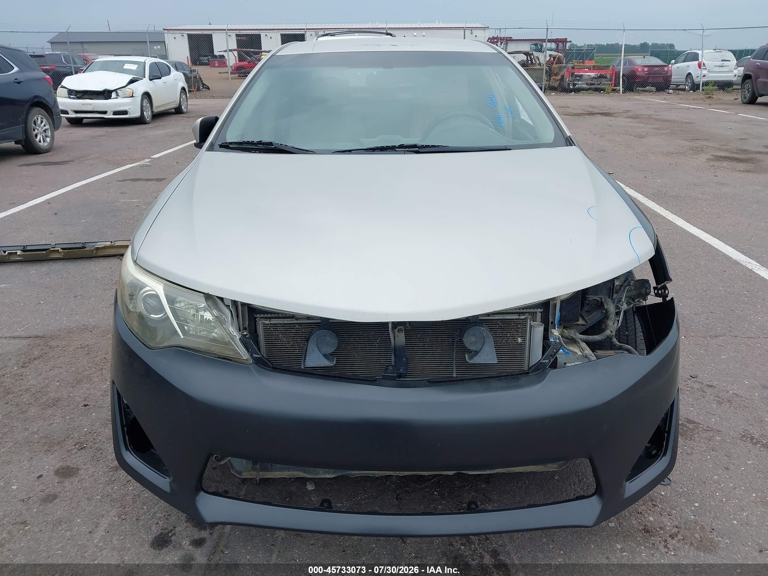 2014 Toyota Camry Le Золотой vin: 4T4BF1FK2ER426988