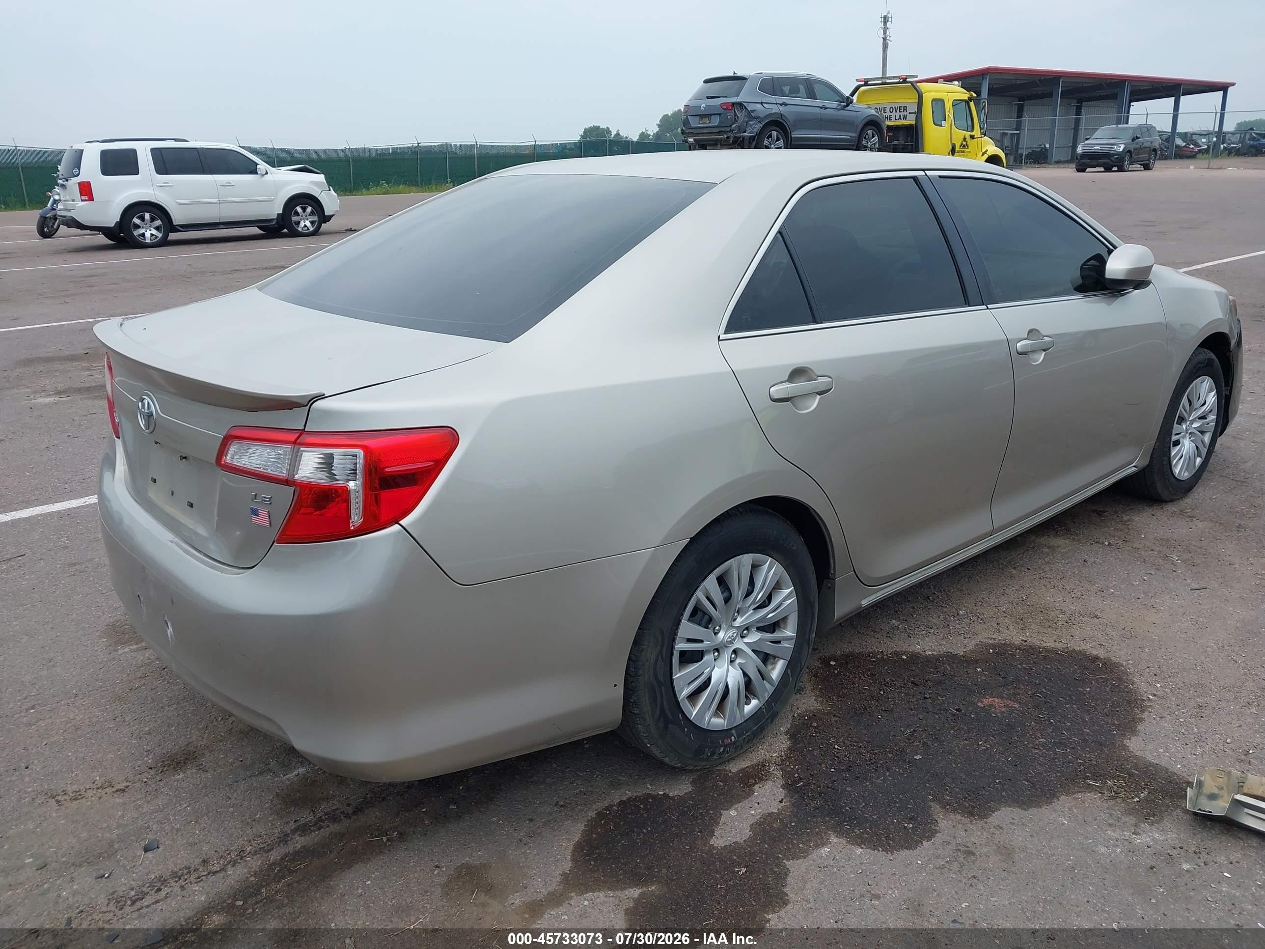 2014 Toyota Camry Le Золотой vin: 4T4BF1FK2ER426988