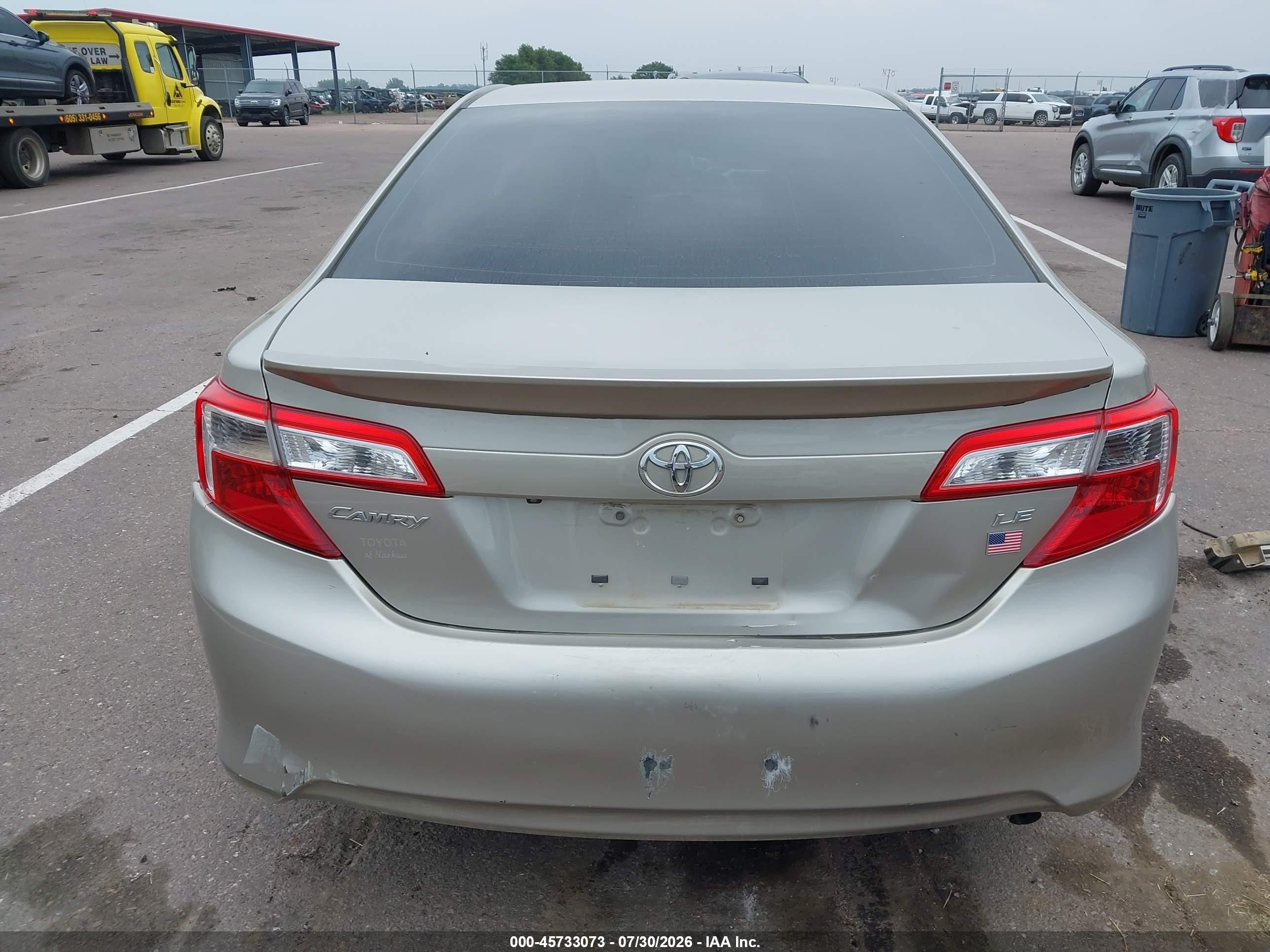 2014 Toyota Camry Le Золотой vin: 4T4BF1FK2ER426988