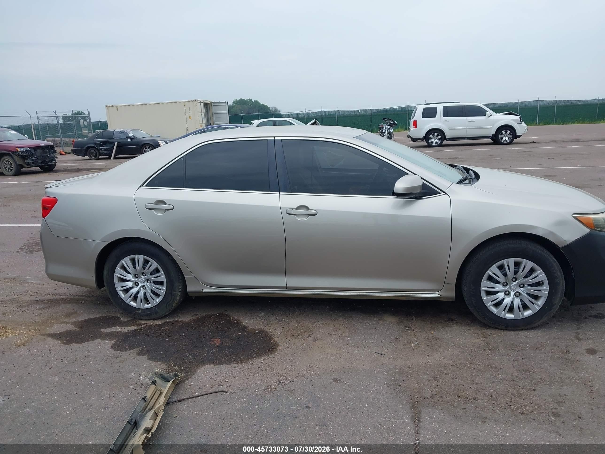 2014 Toyota Camry Le Золотой vin: 4T4BF1FK2ER426988