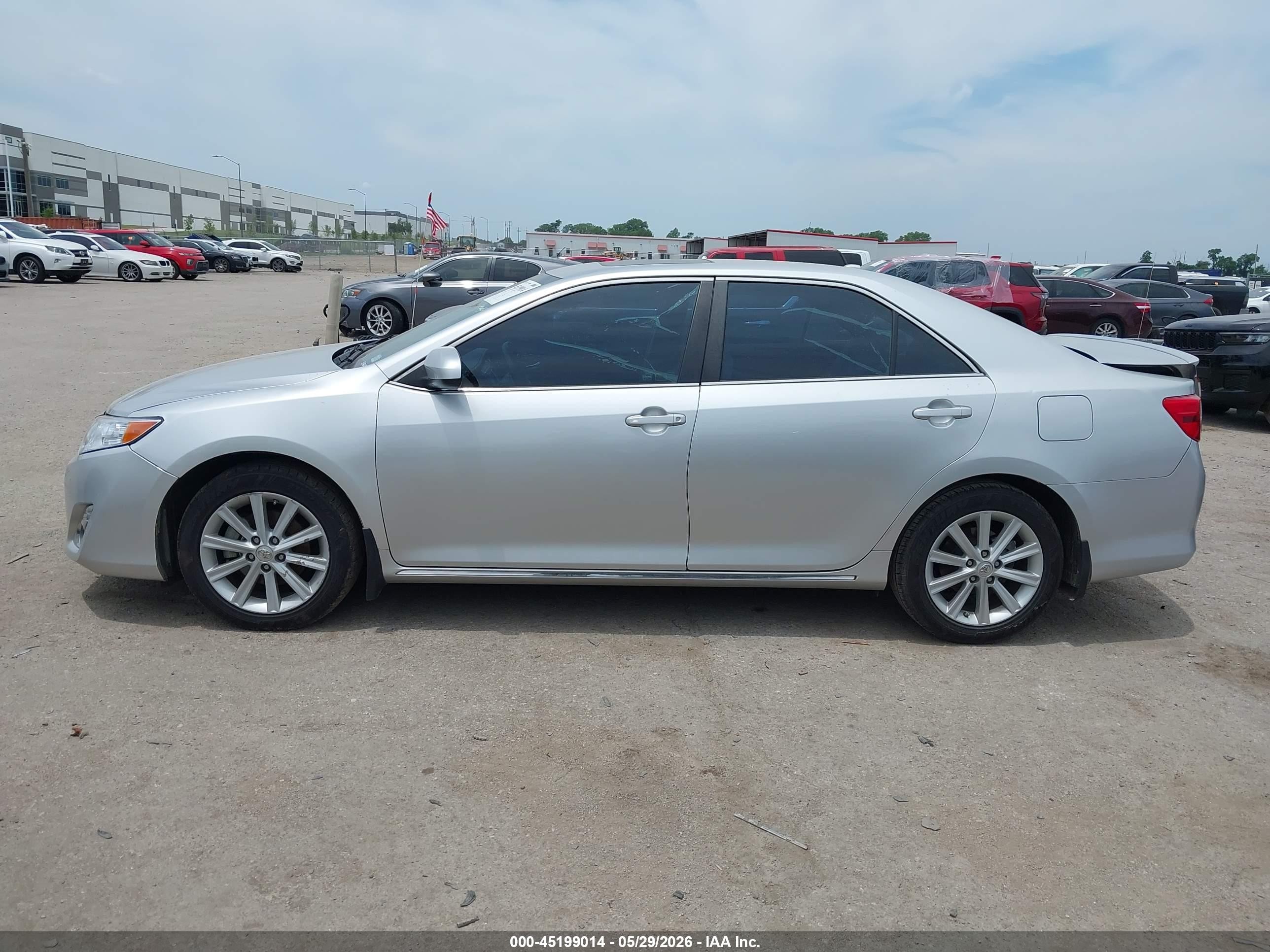 2014 Toyota Camry Xle Silver vin: 4T4BF1FK2ER427140