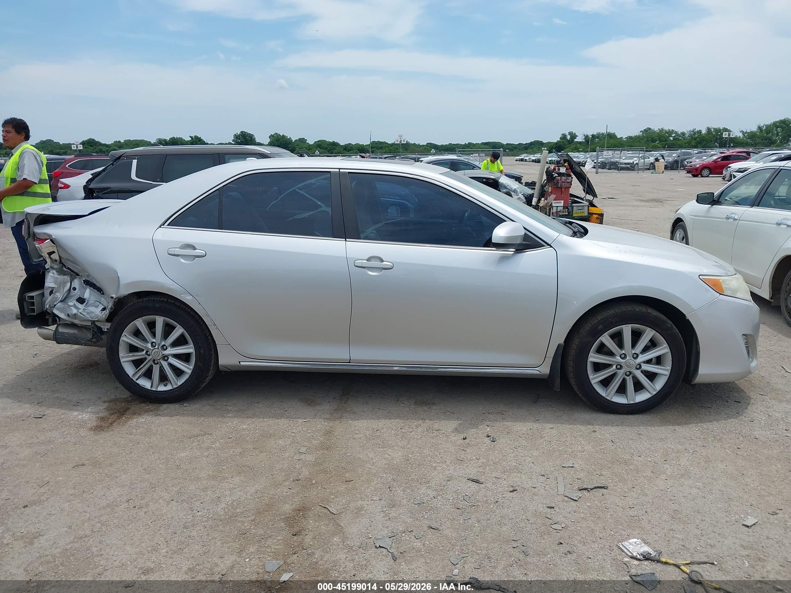 2014 Toyota Camry Xle Silver vin: 4T4BF1FK2ER427140