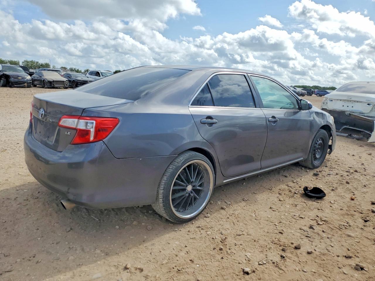 2014 Toyota Camry Le Gray vin: 4T4BF1FK2ER427297