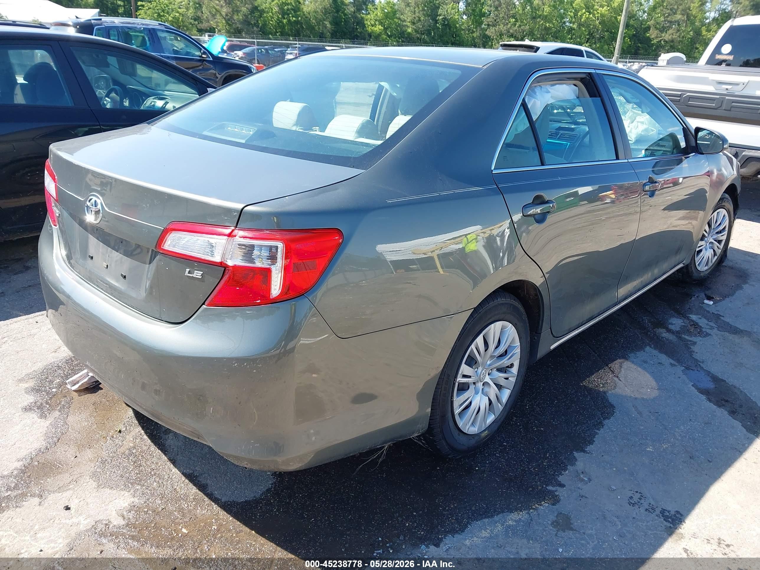 2014 Toyota Camry Le Gray vin: 4T4BF1FK2ER438140