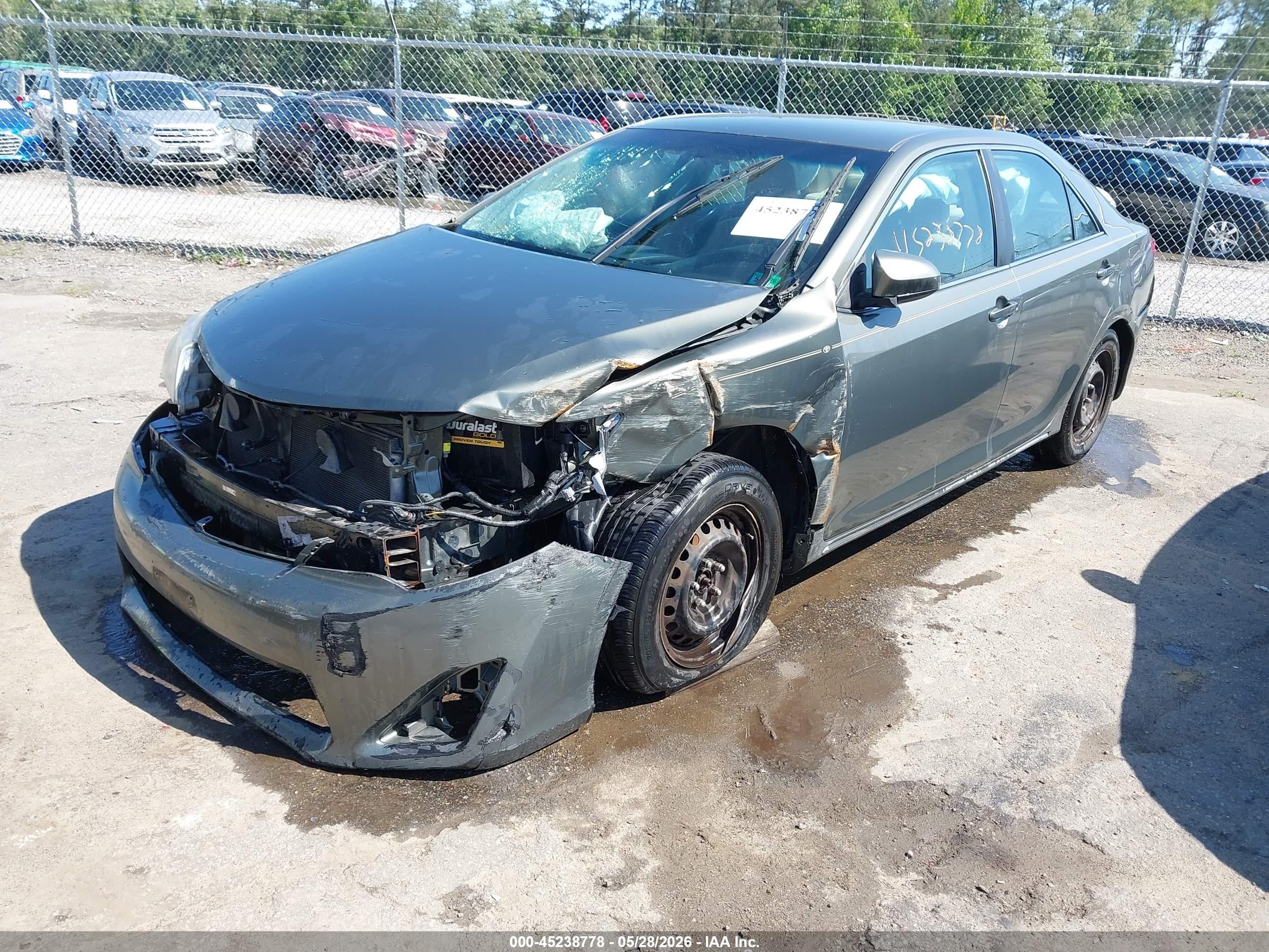 2014 Toyota Camry Le Gray vin: 4T4BF1FK2ER438140
