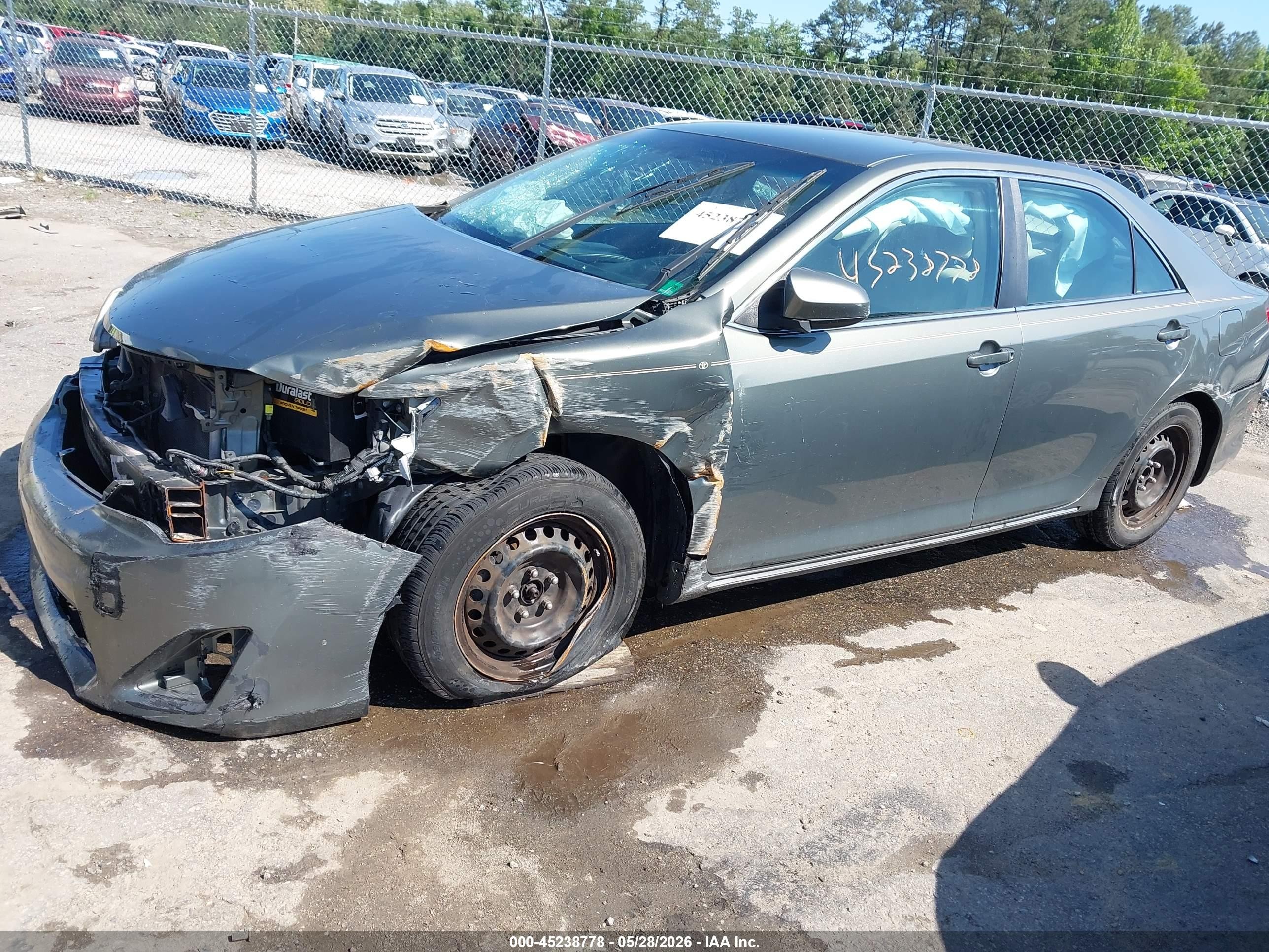 2014 Toyota Camry Le Gray vin: 4T4BF1FK2ER438140
