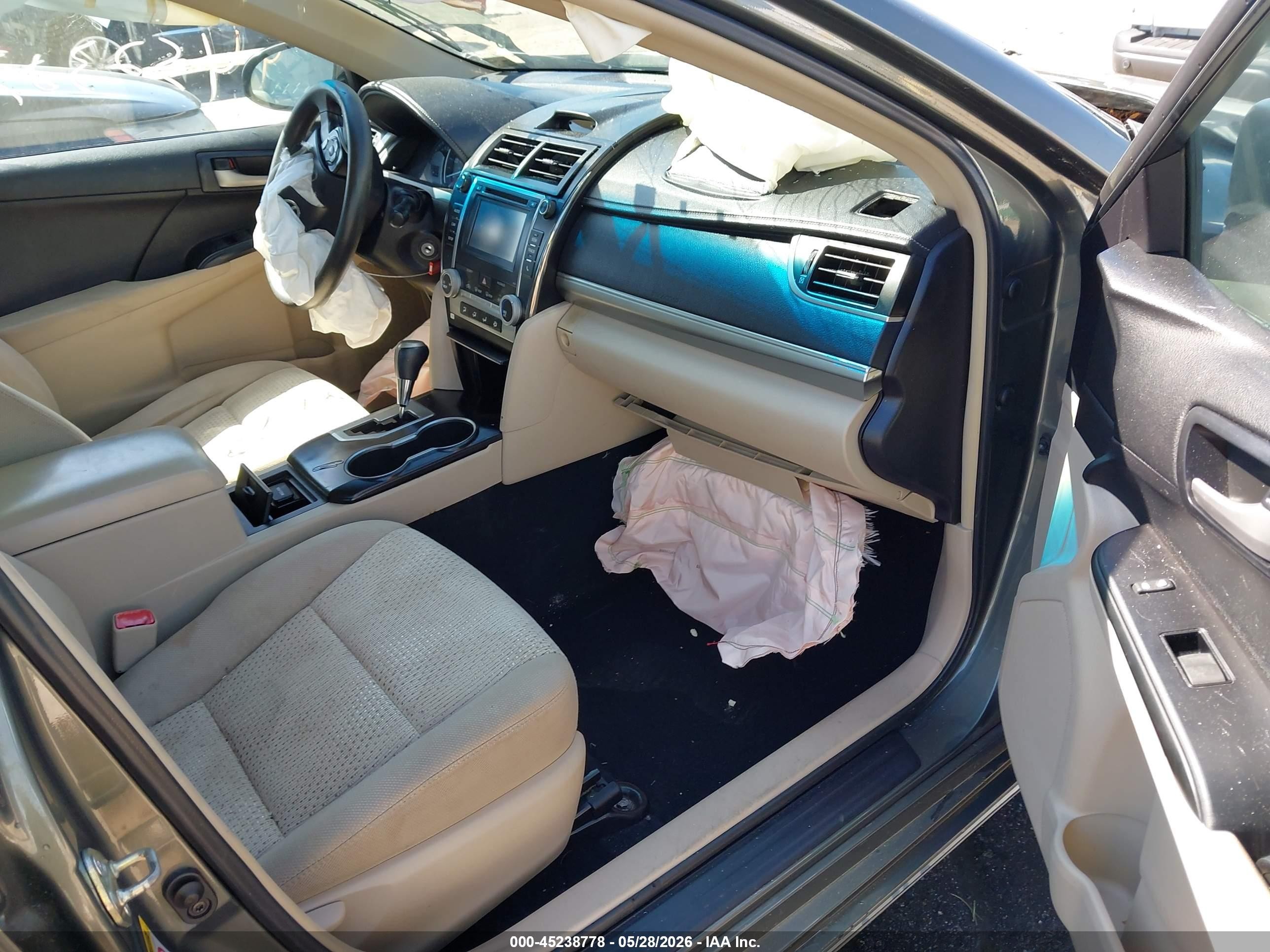 2014 Toyota Camry Le Gray vin: 4T4BF1FK2ER438140