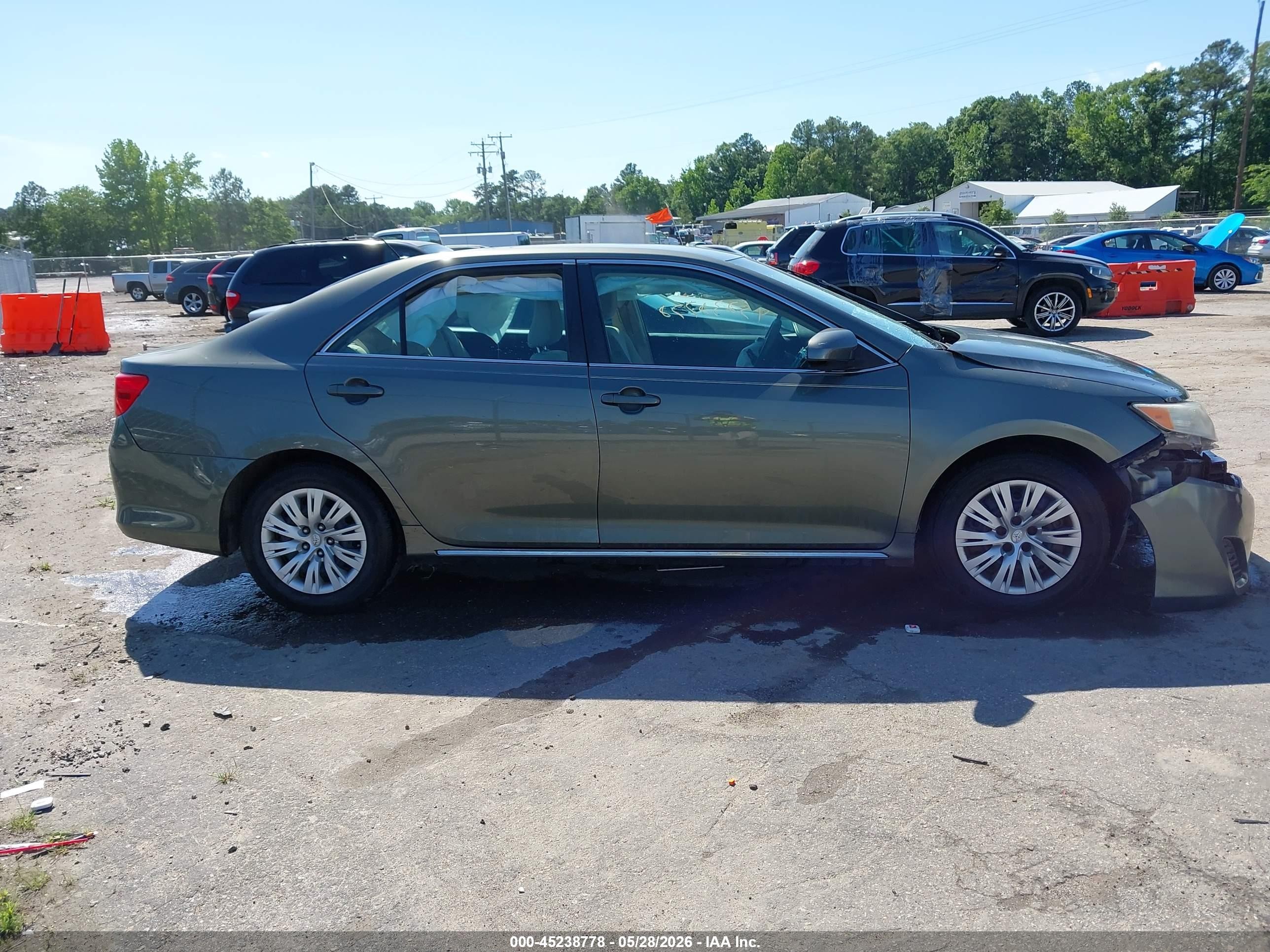 2014 Toyota Camry Le Gray vin: 4T4BF1FK2ER438140