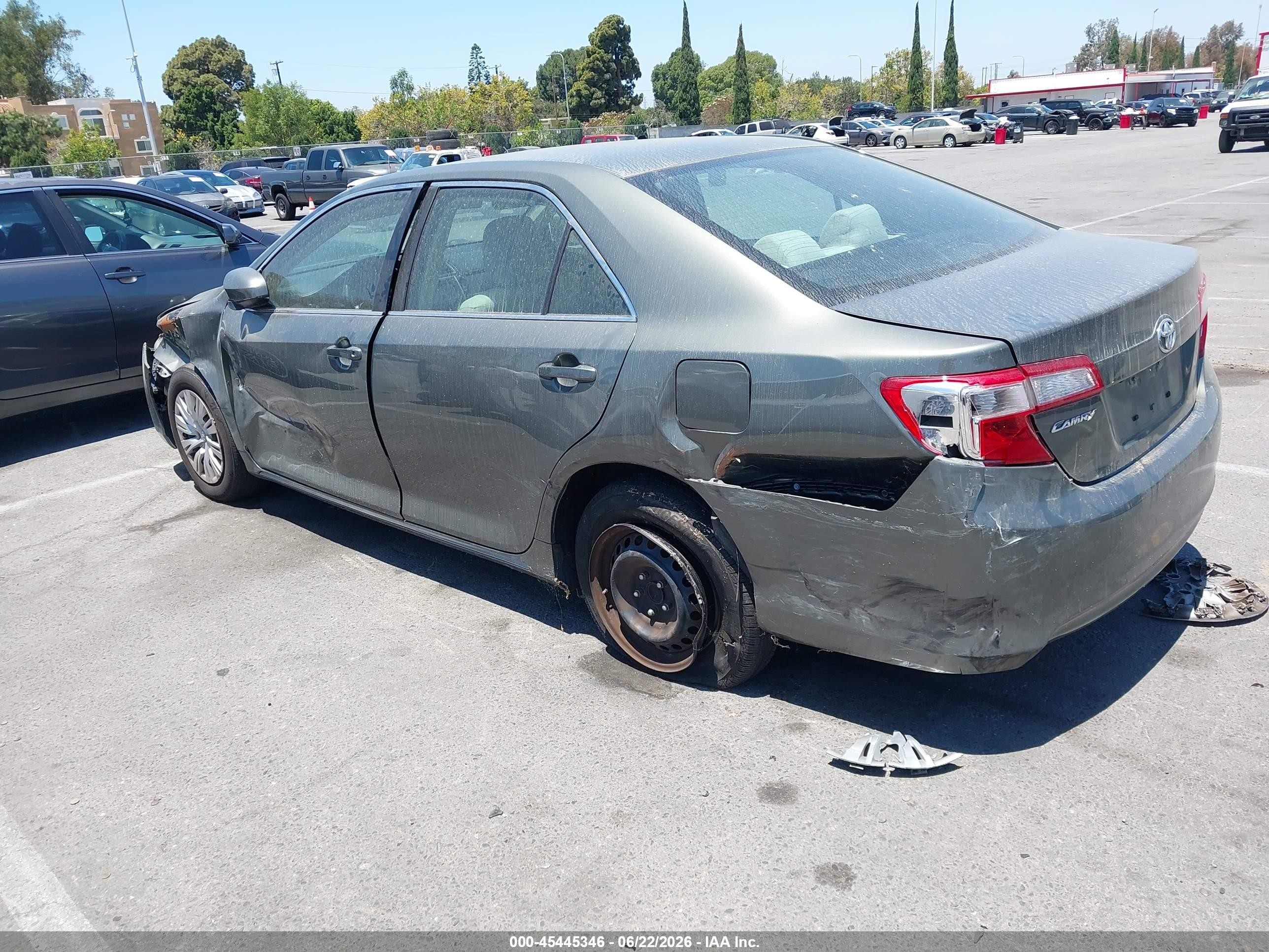 2014 Toyota Camry Le Серый vin: 4T4BF1FK2ER440941