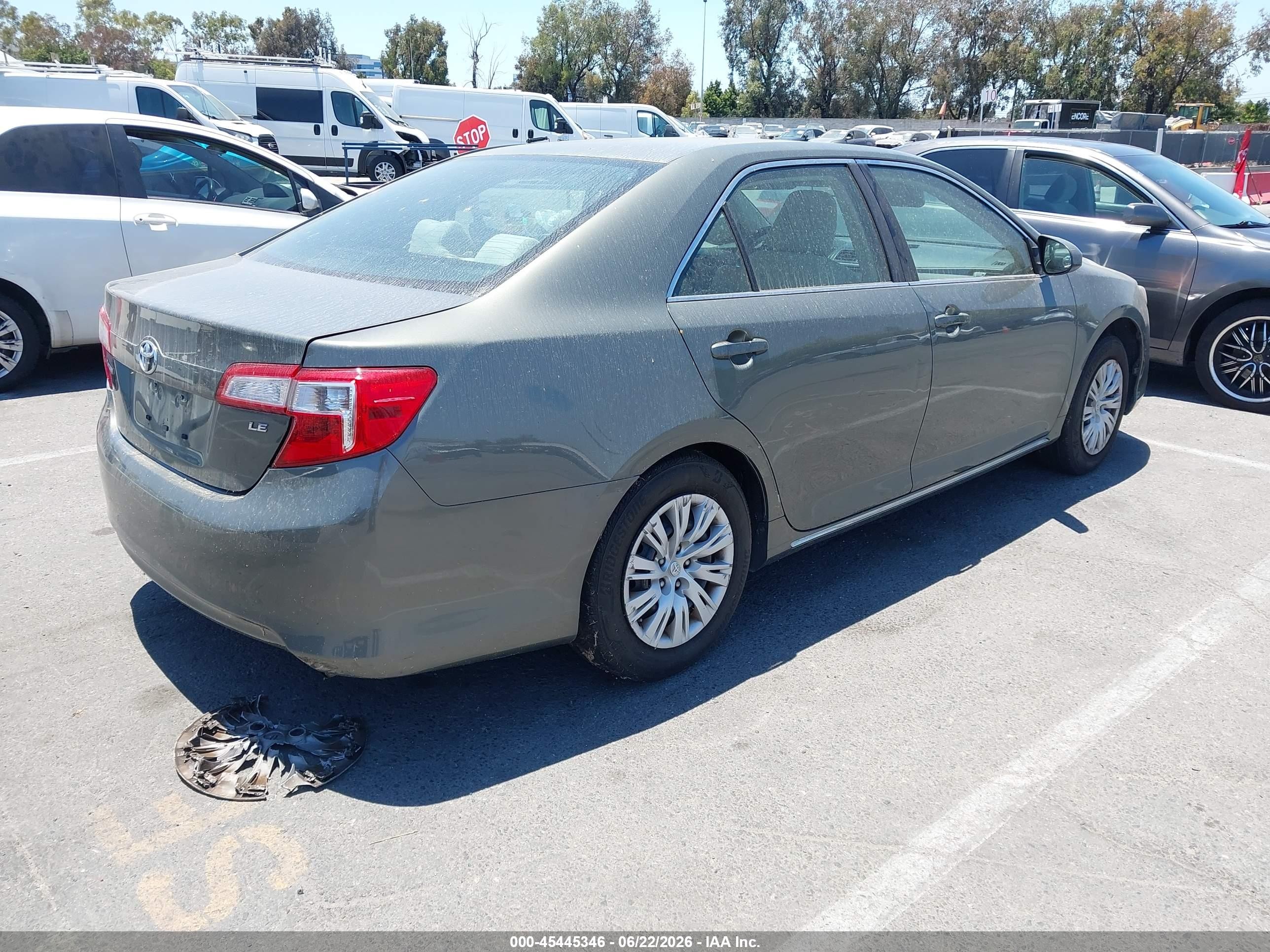 2014 Toyota Camry Le Серый vin: 4T4BF1FK2ER440941