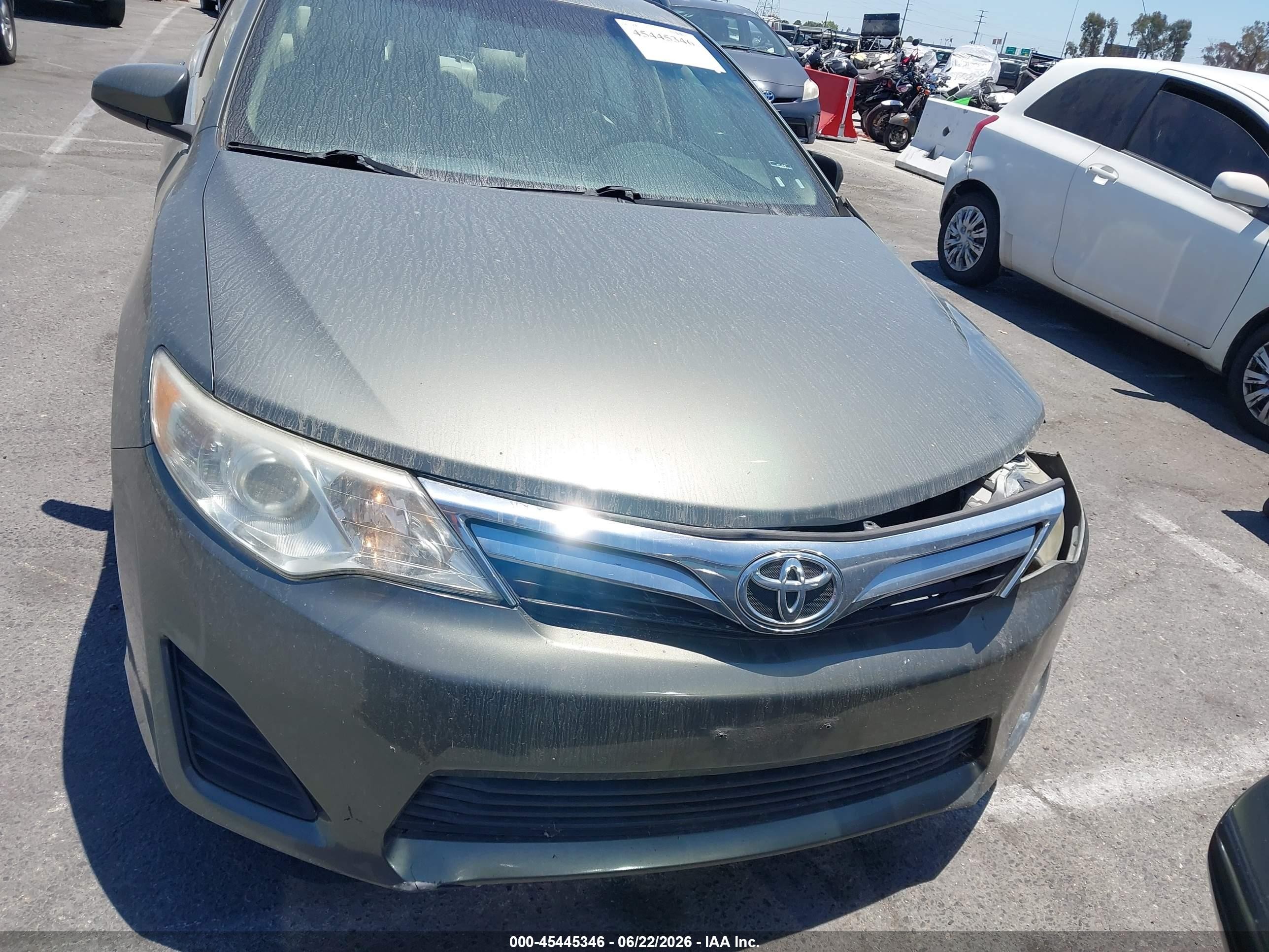 2014 Toyota Camry Le Серый vin: 4T4BF1FK2ER440941