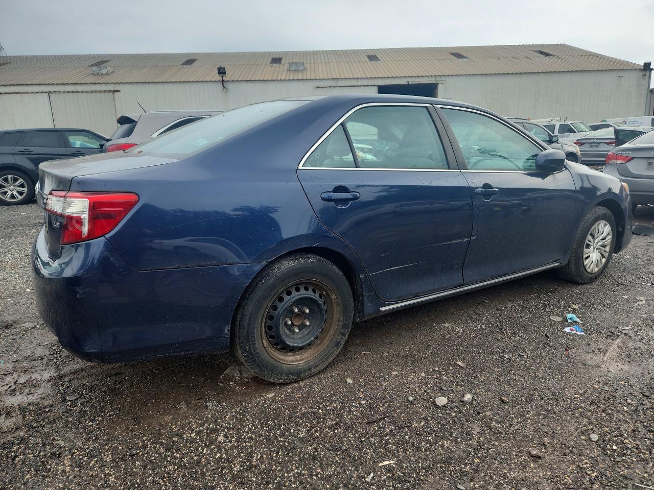 2014 Toyota Camry Le Blue vin: 4T4BF1FK2ER443614