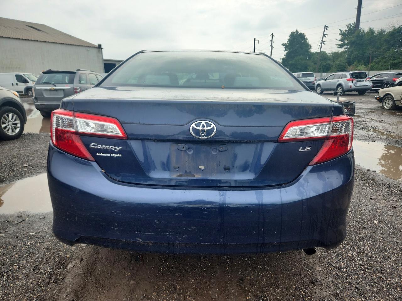 2014 Toyota Camry Le Blue vin: 4T4BF1FK2ER443614
